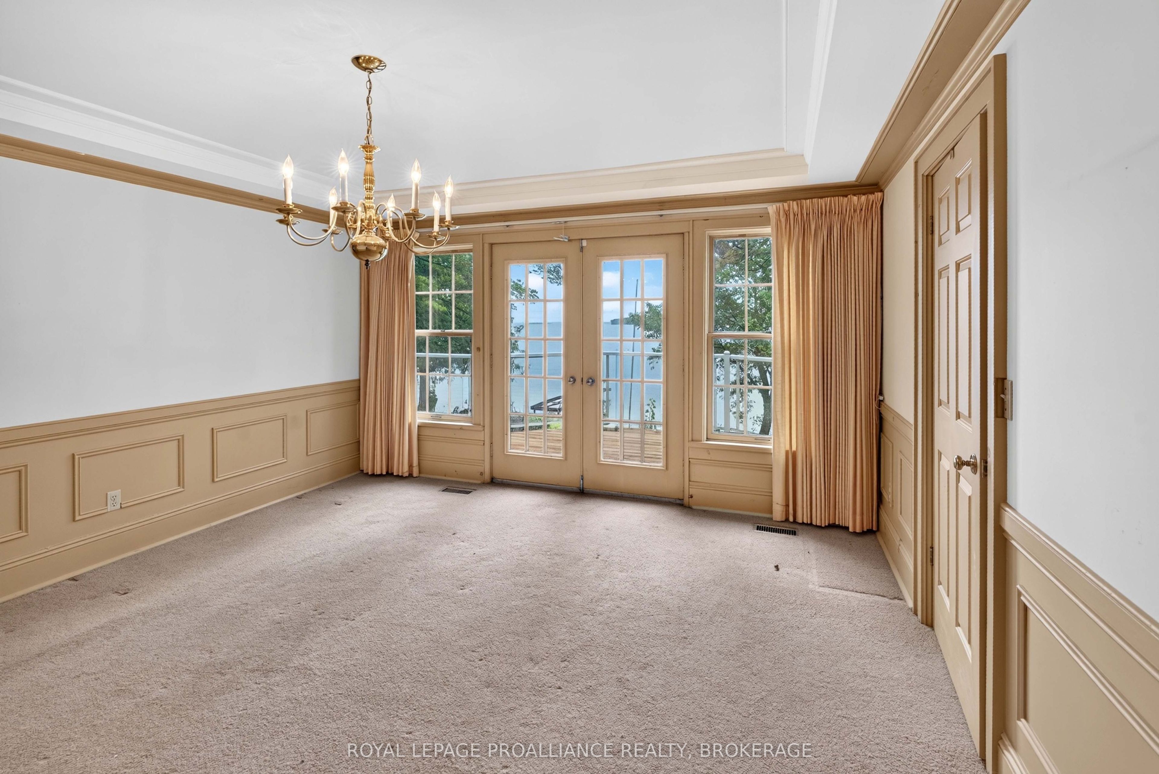 110 Lakeshore Boulevard Property Photo 12