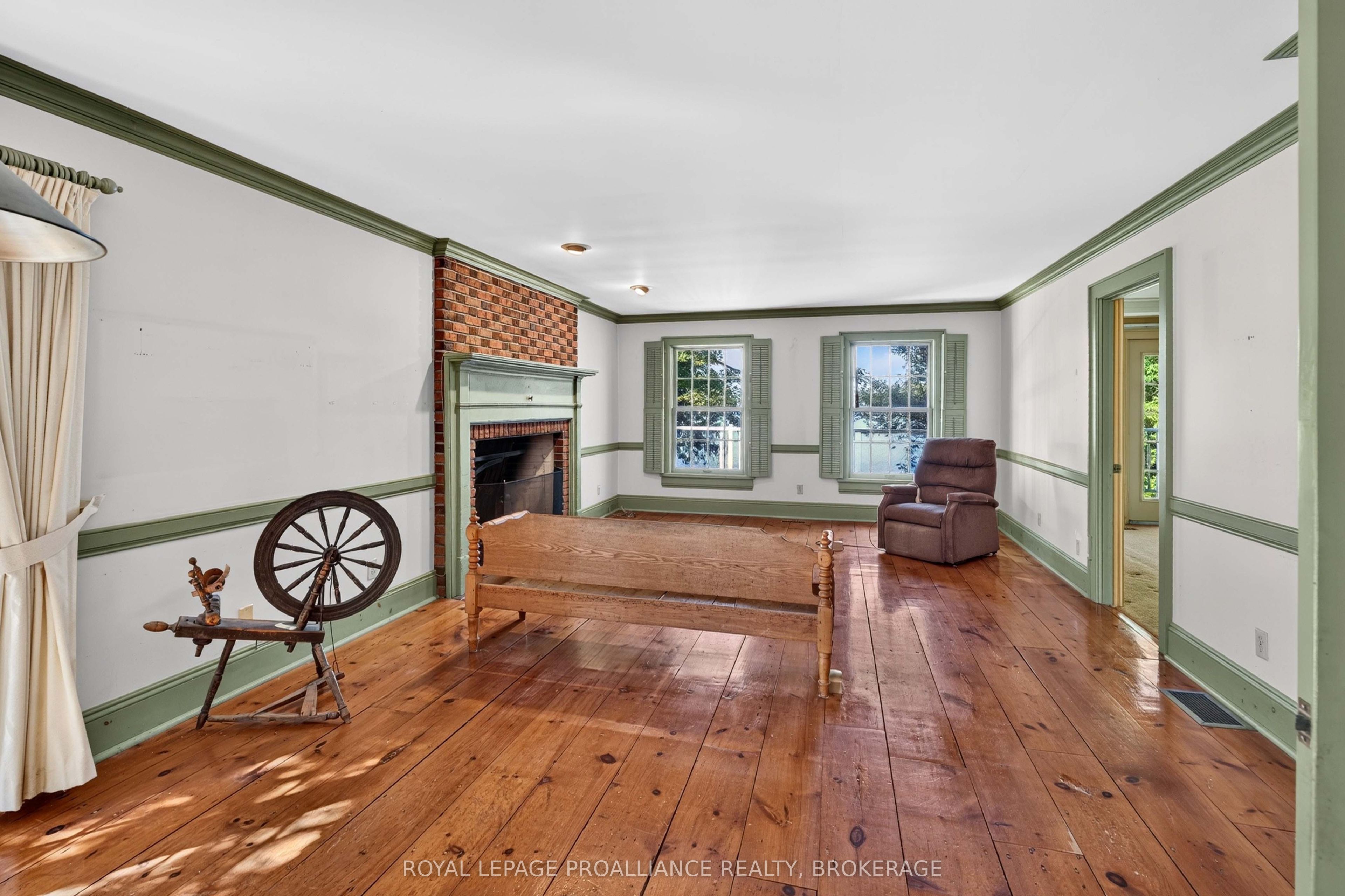110 Lakeshore Boulevard Property Photo 15