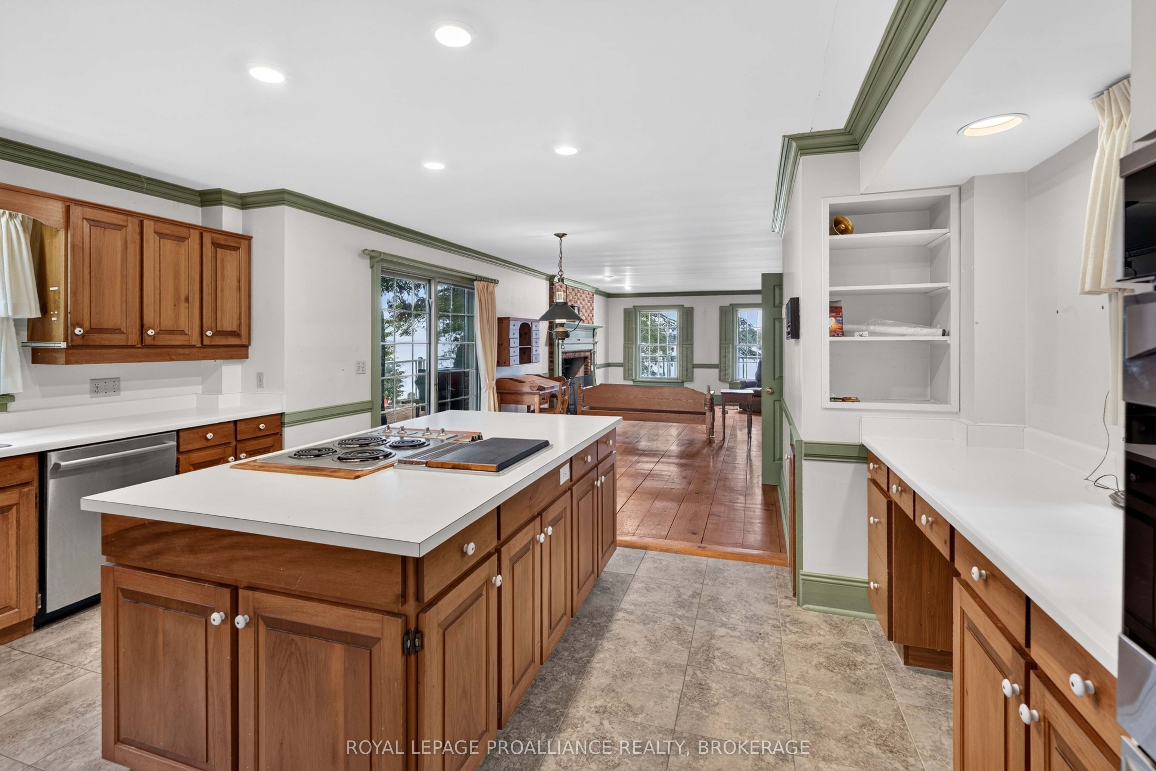 110 Lakeshore Boulevard Property Photo 17