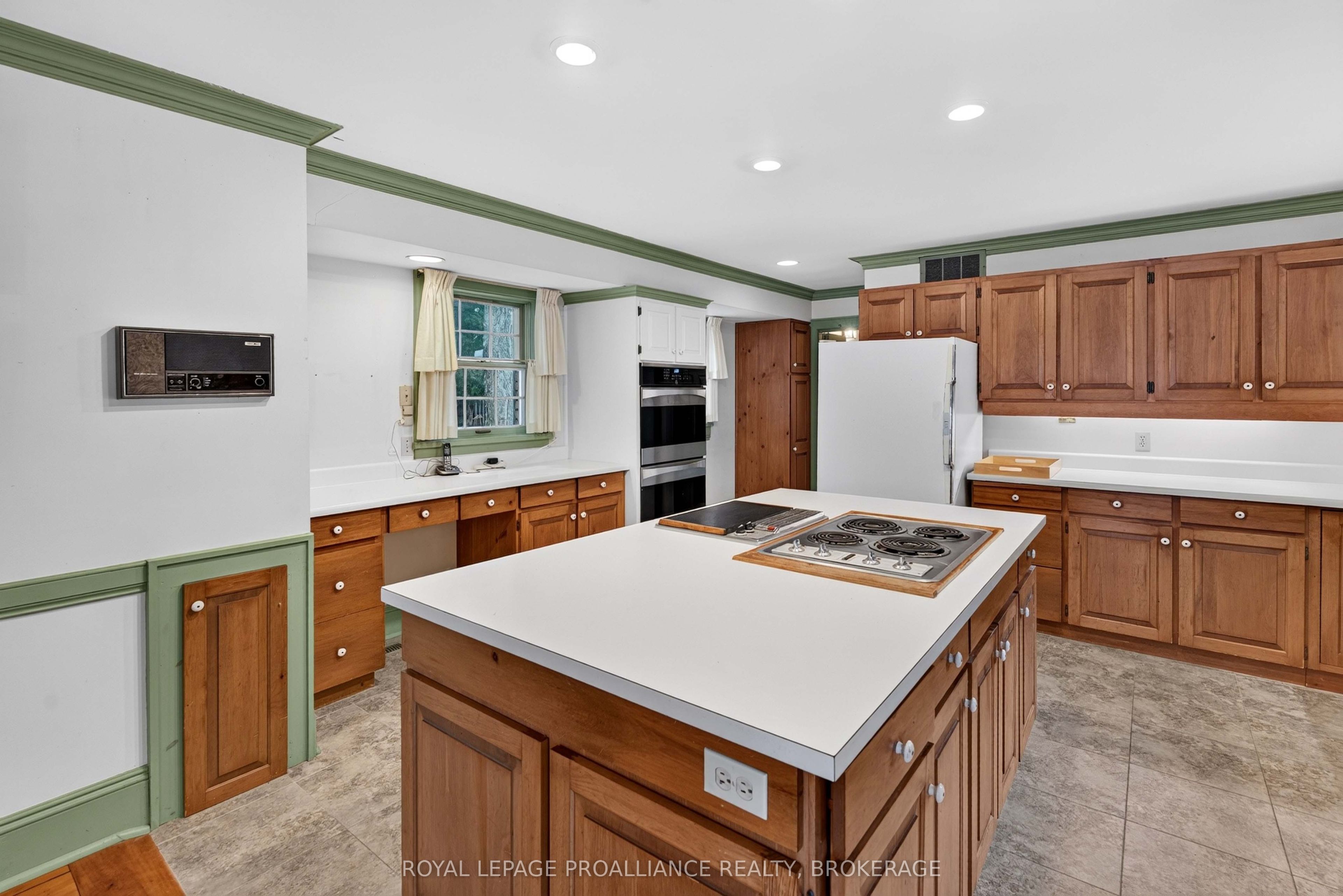 110 Lakeshore Boulevard Property Photo 19