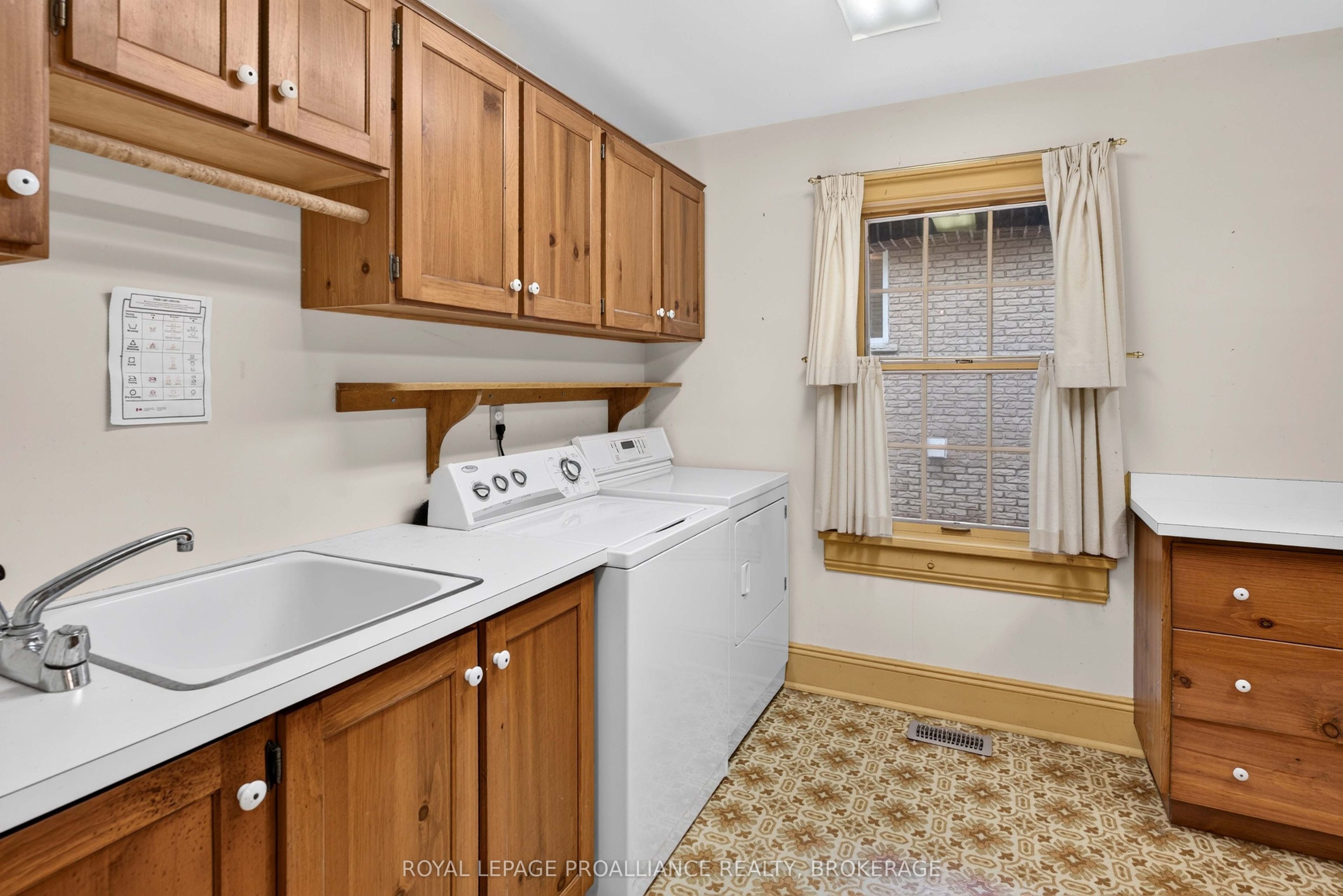 110 Lakeshore Boulevard Property Photo 20