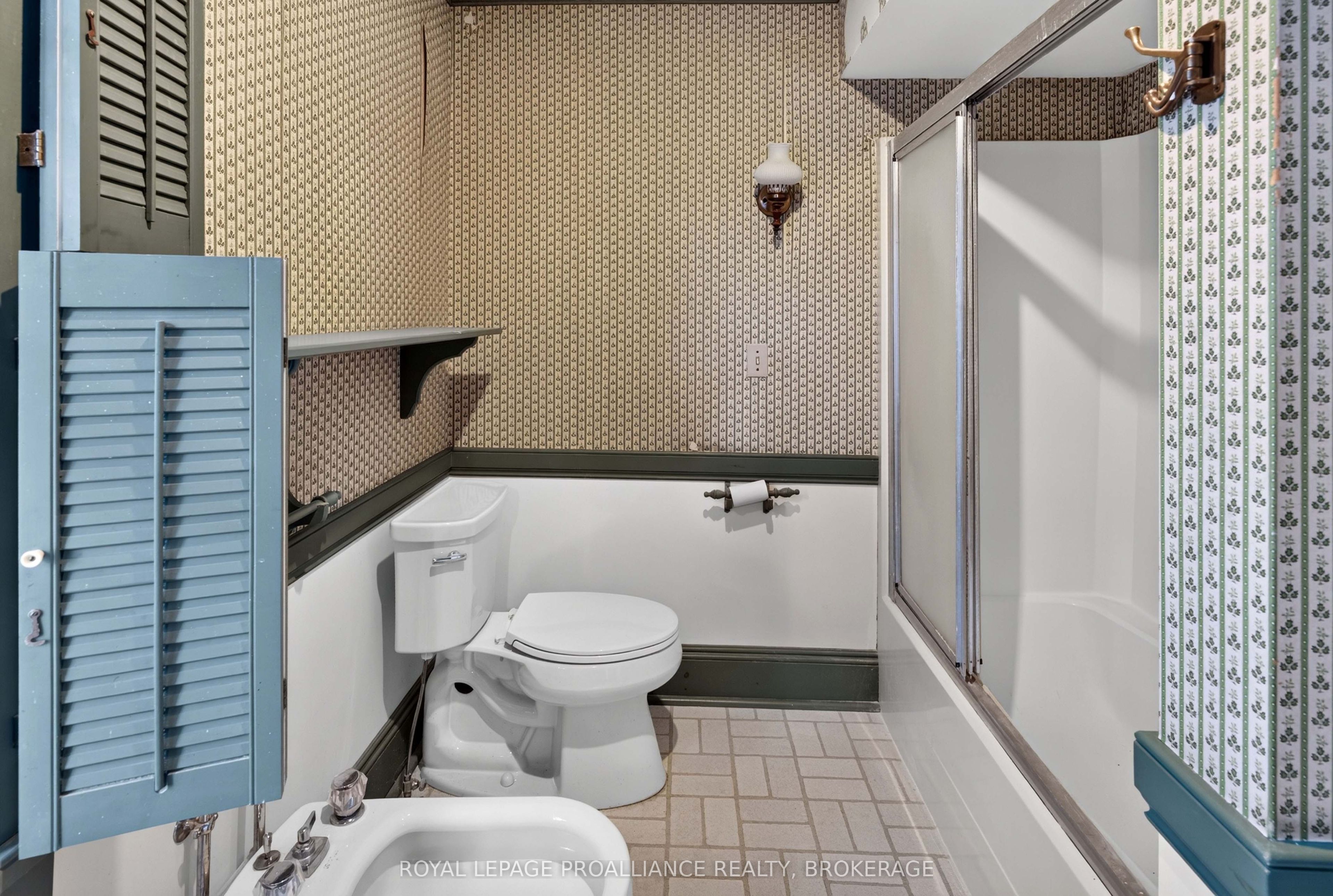 110 Lakeshore Boulevard Property Photo 27