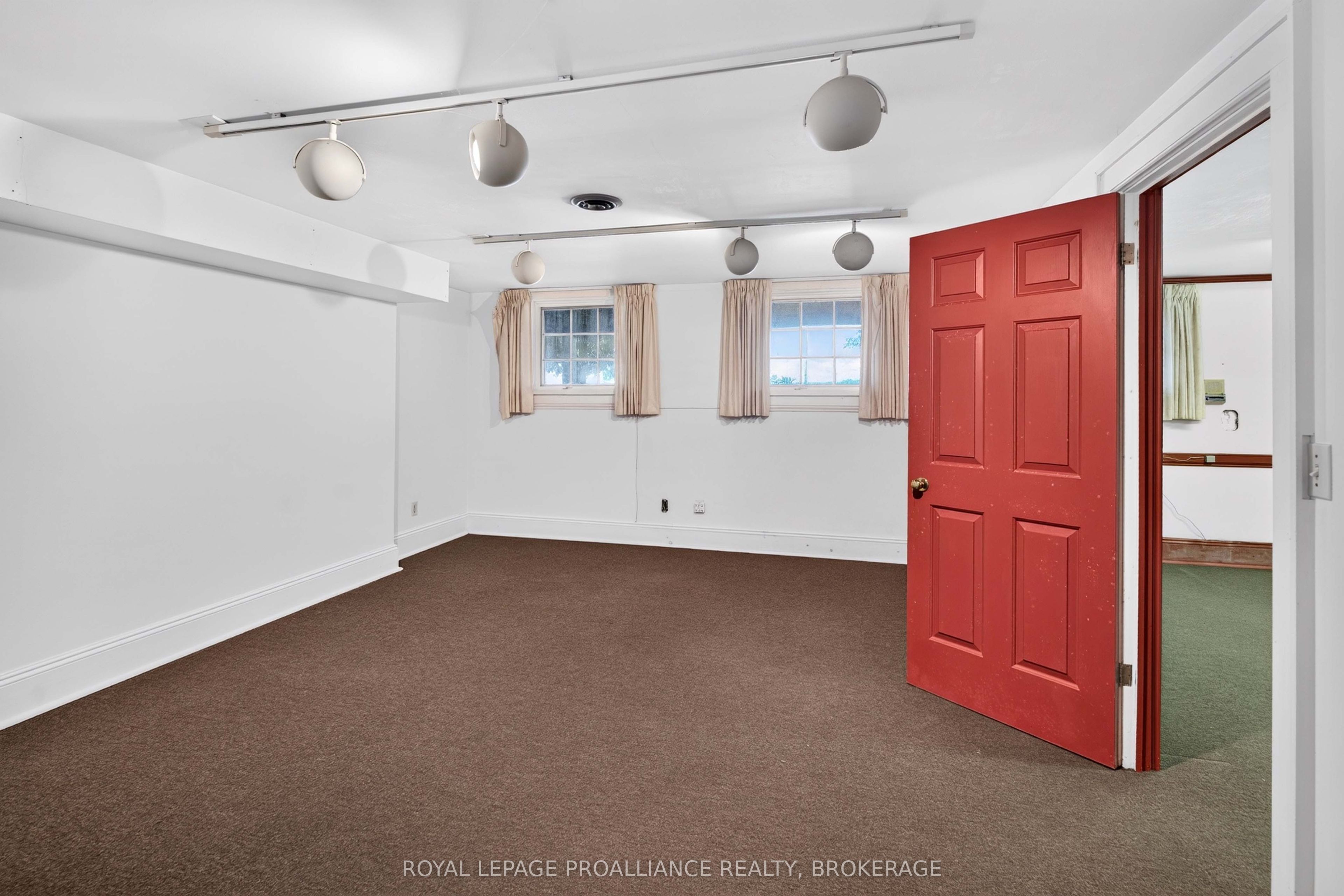 110 Lakeshore Boulevard Property Photo 33