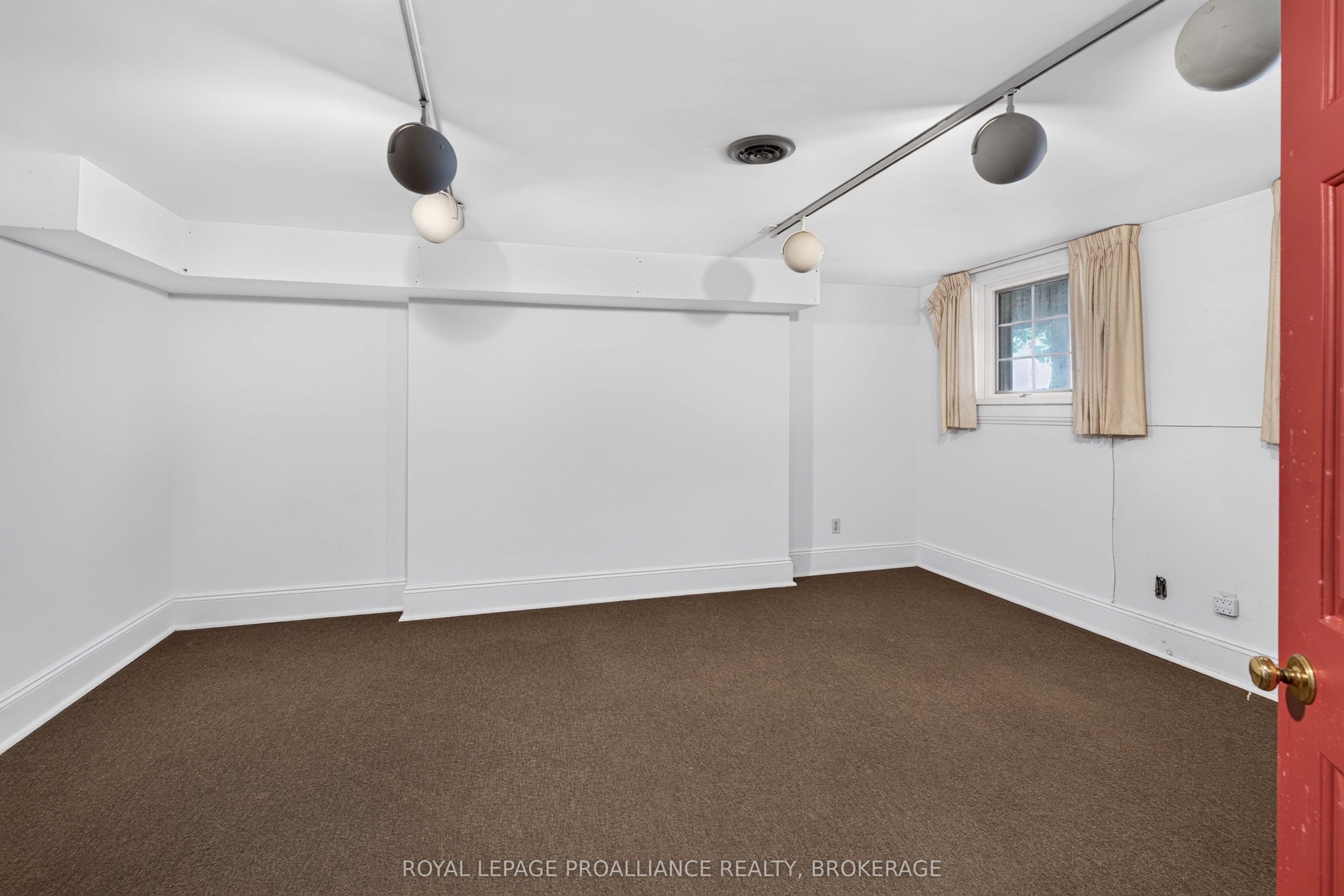 110 Lakeshore Boulevard Property Photo 34