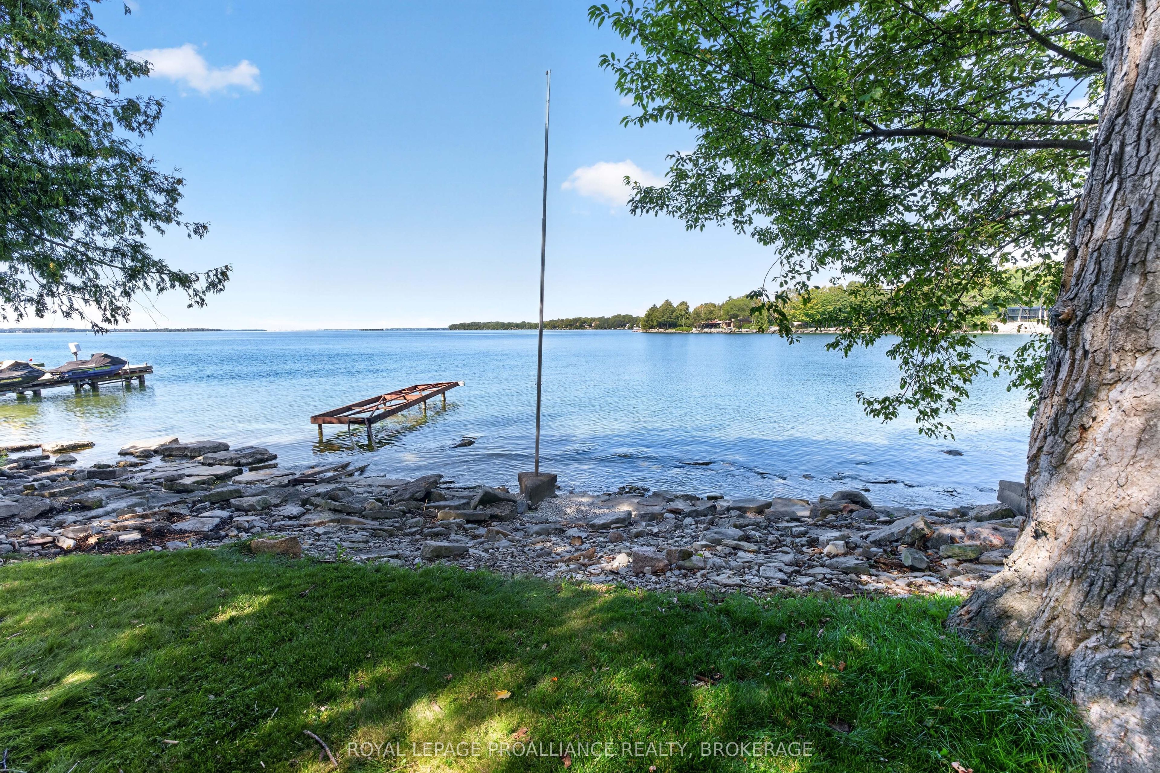 110 Lakeshore Boulevard Property Photo 44