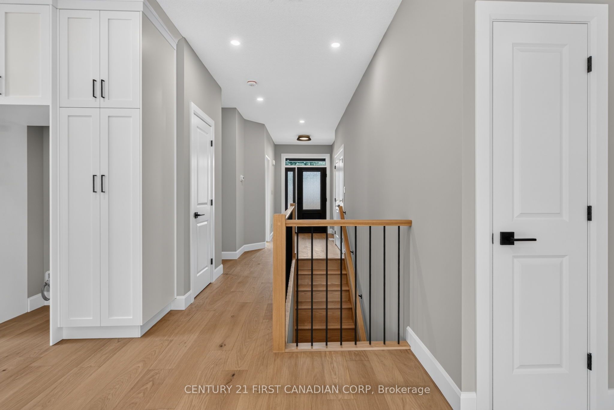 430 Head Street N 4 Property Photo 5