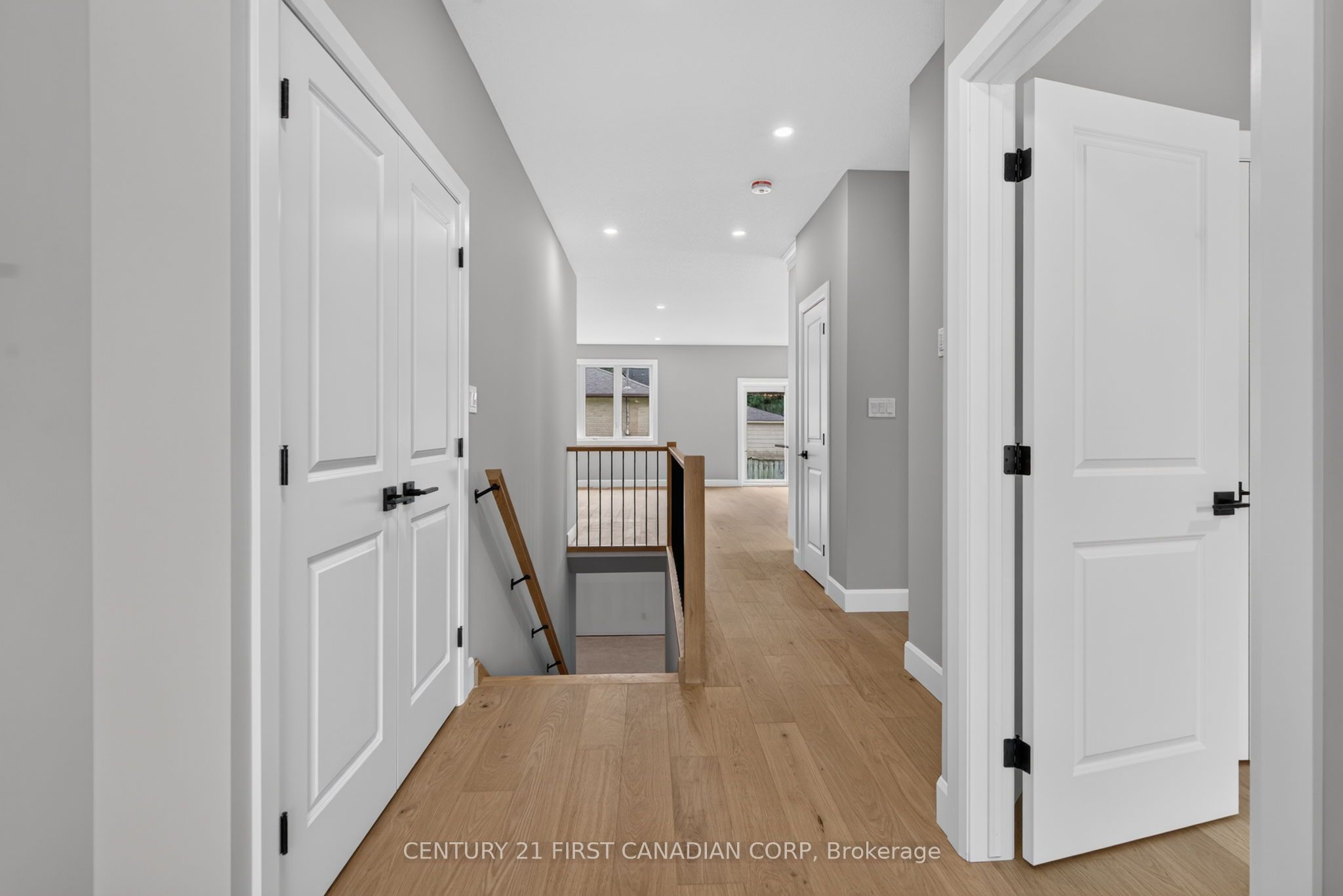 430 Head Street N 4 Property Photo 6
