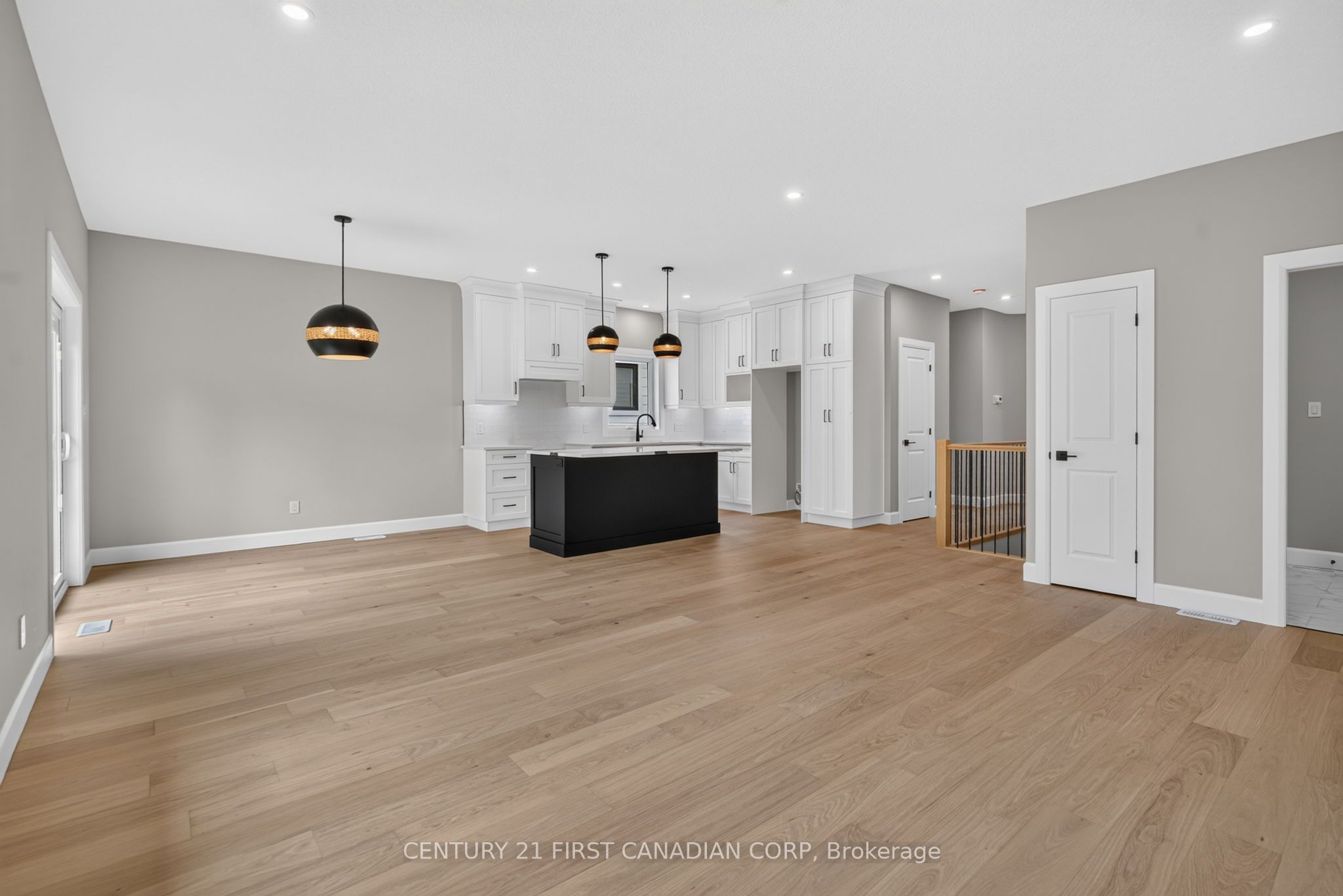 430 Head Street N 4 Property Photo 10