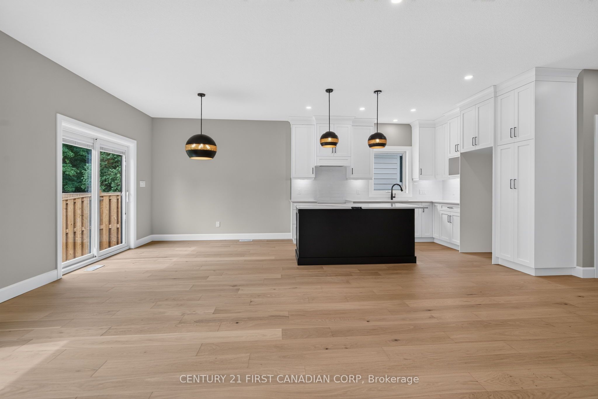 430 Head Street N 4 Property Photo 11