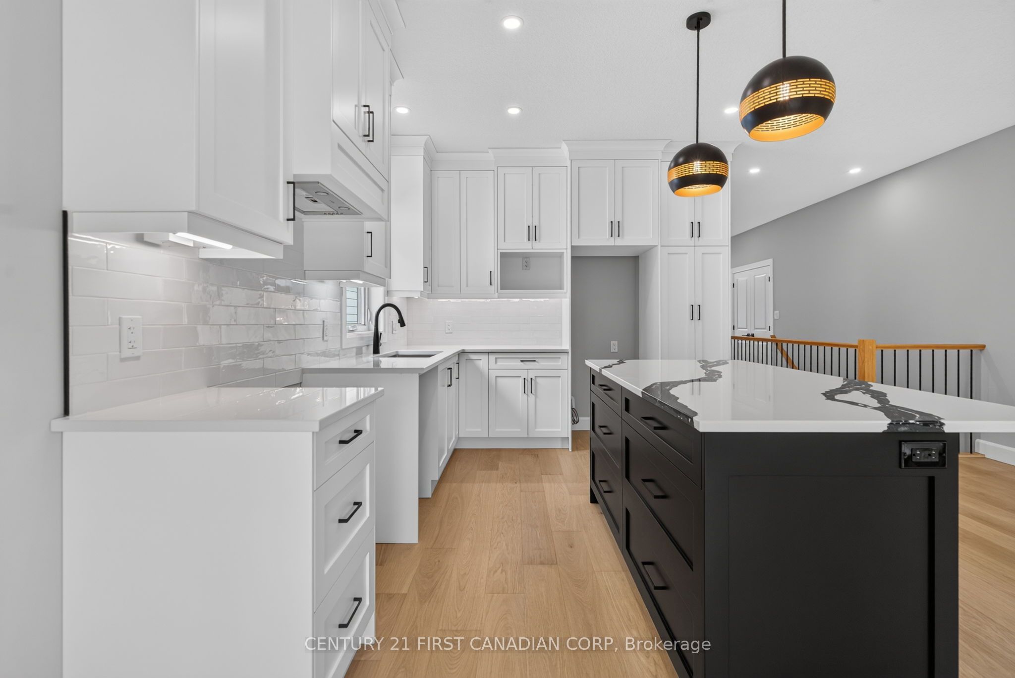 430 Head Street N 4 Property Photo 13