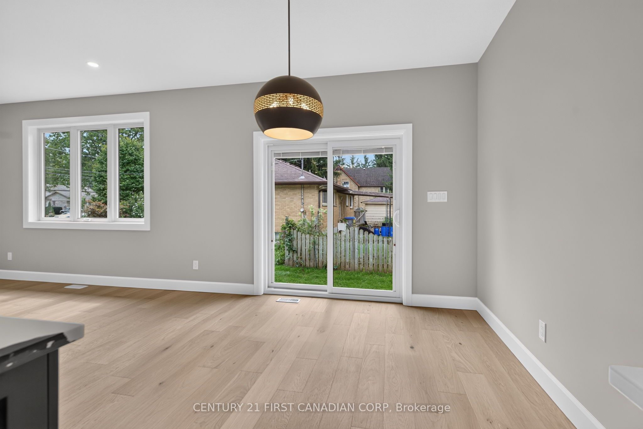 430 Head Street N 4 Property Photo 15