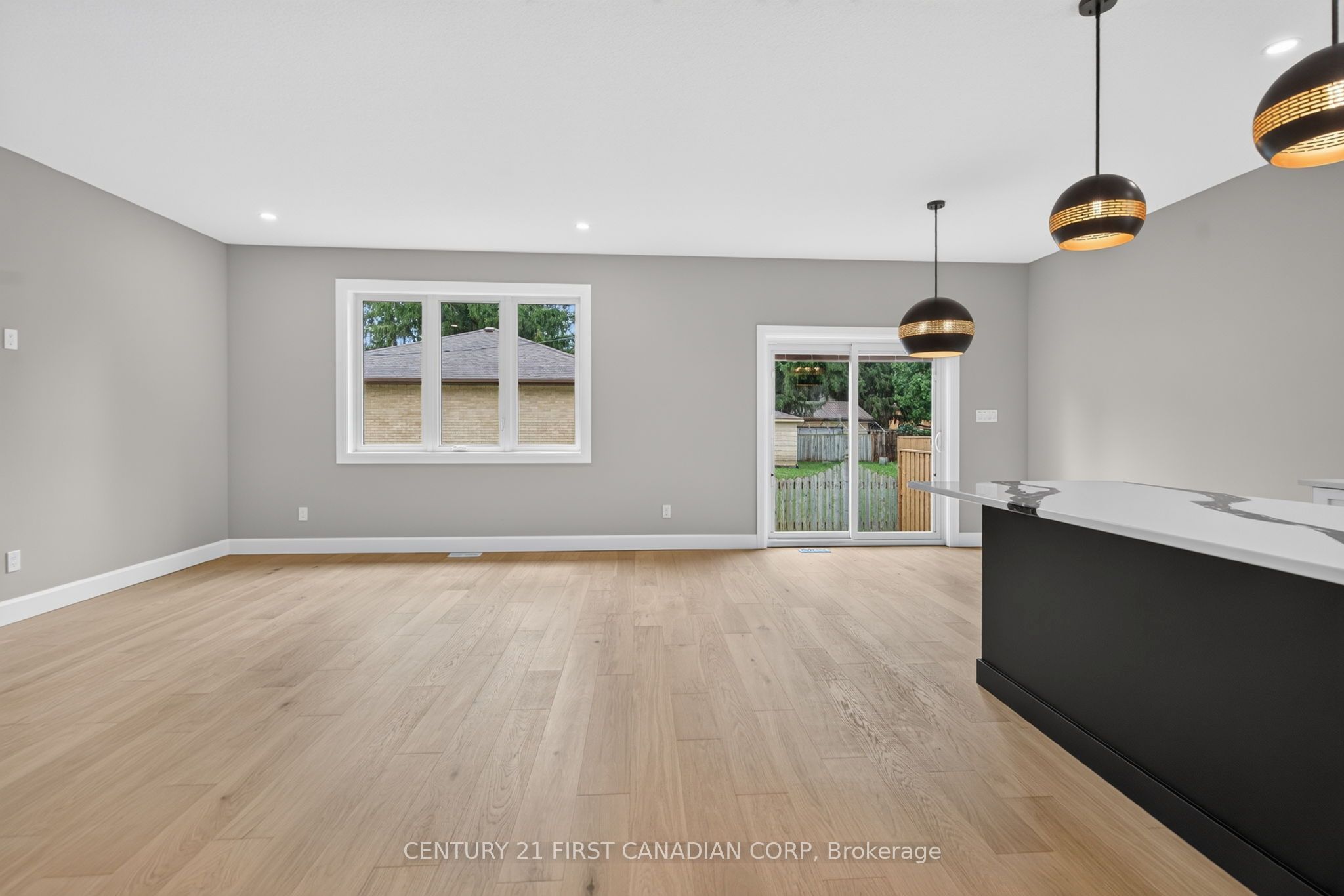 430 Head Street N 4 Property Photo 16