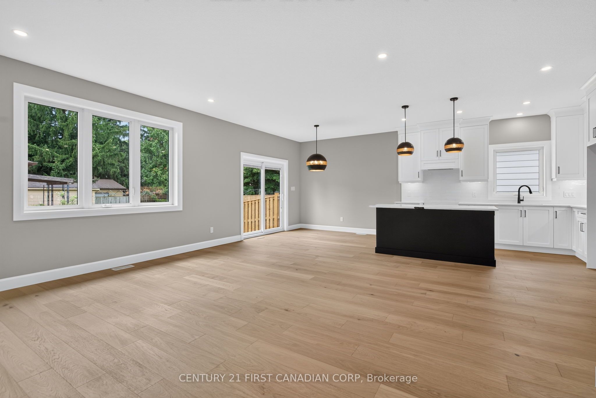 430 Head Street N 4 Property Photo 17