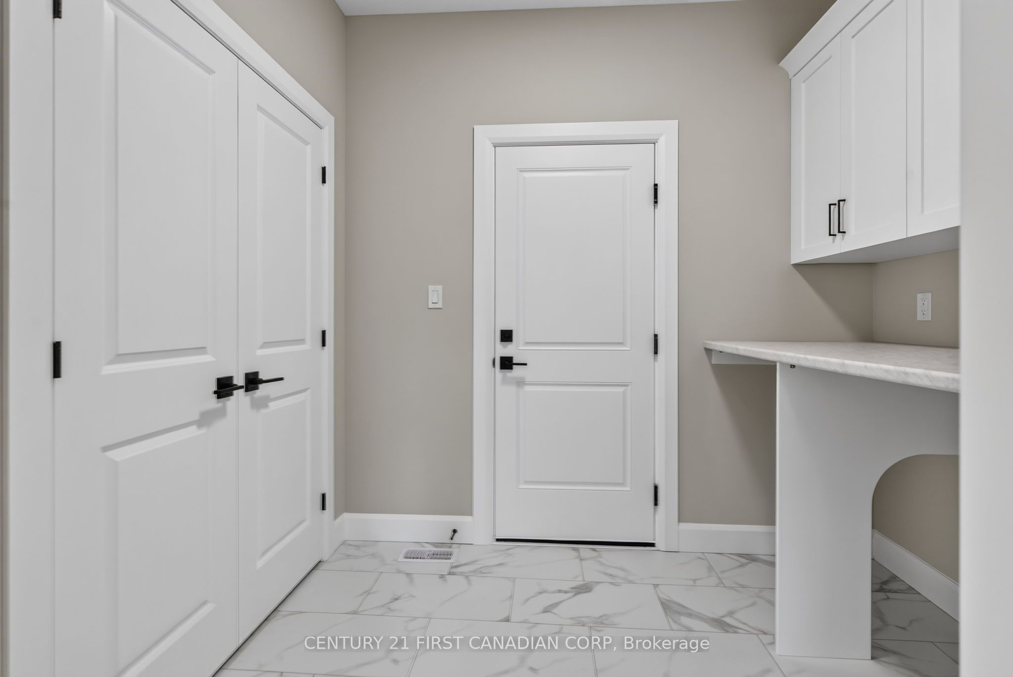 430 Head Street N 4 Property Photo 19
