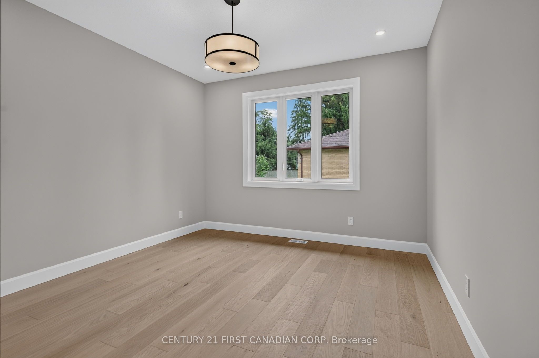430 Head Street N 4 Property Photo 20