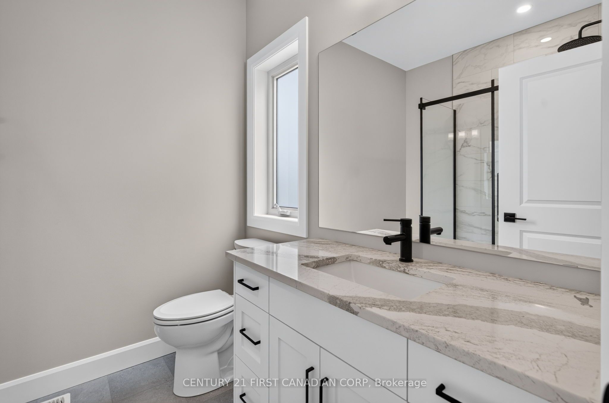 430 Head Street N 4 Property Photo 22