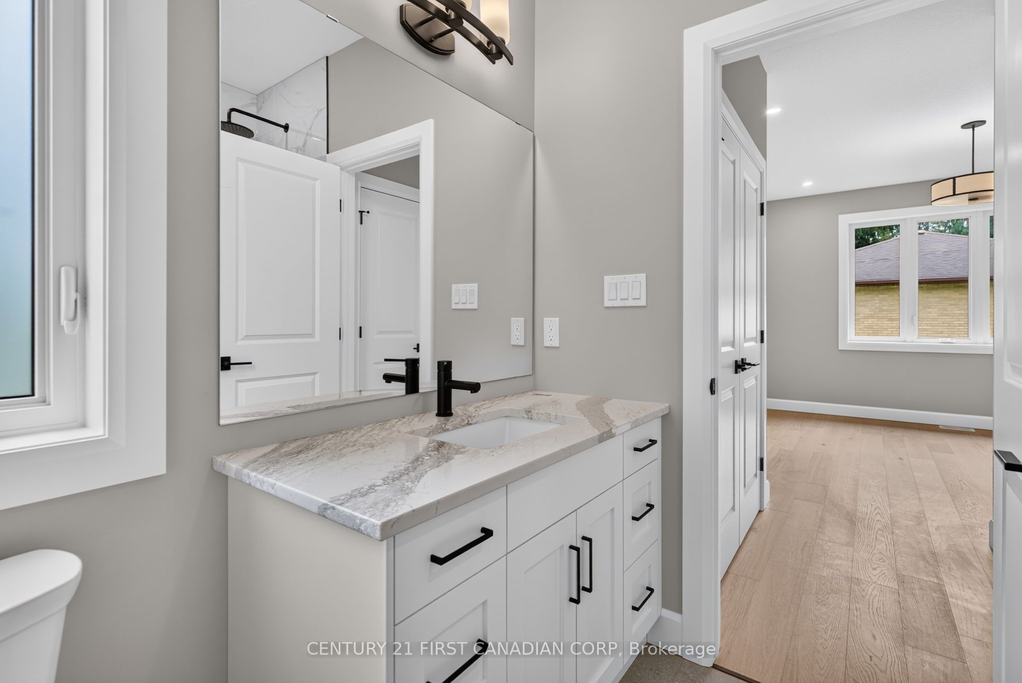 430 Head Street N 4 Property Photo 23