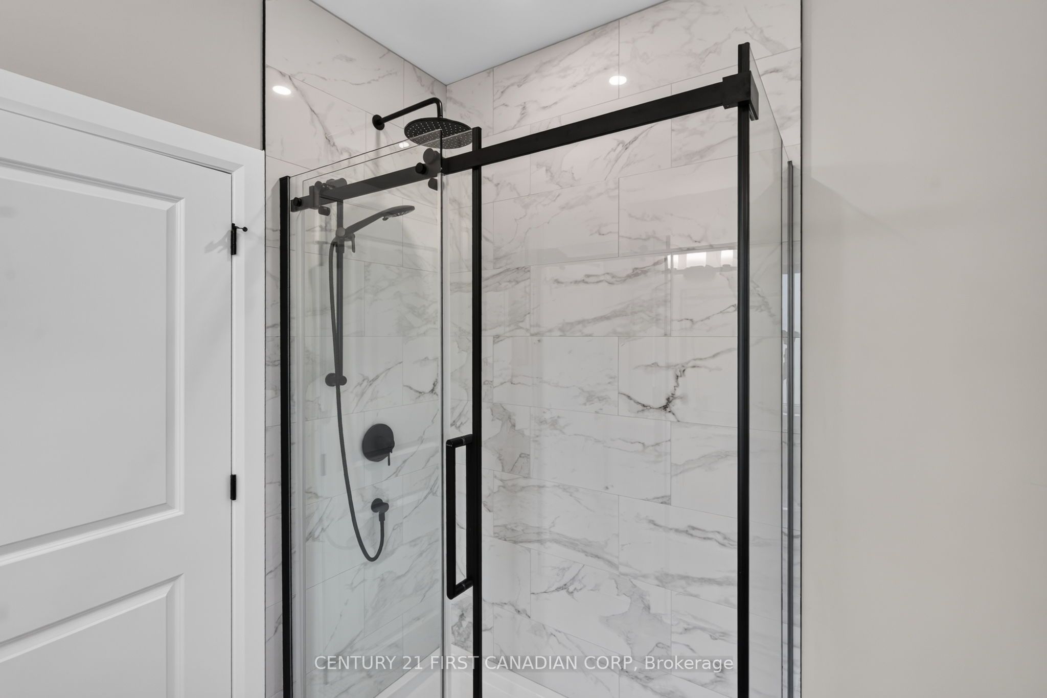430 Head Street N 4 Property Photo 24