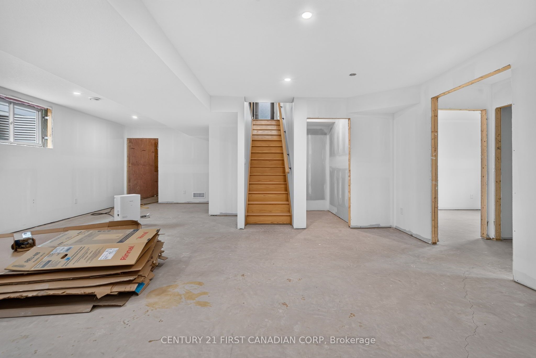 430 Head Street N 4 Property Photo 25