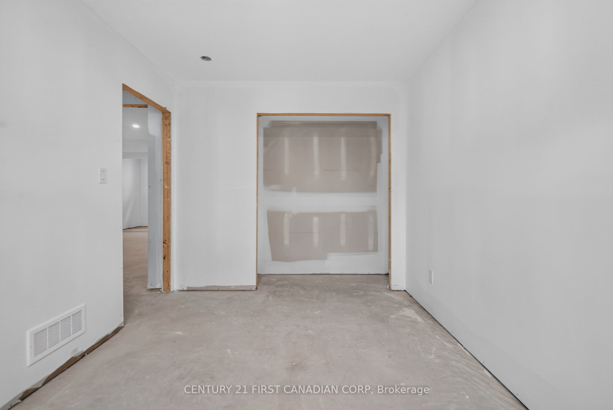 430 Head Street N 4 Property Photo 28