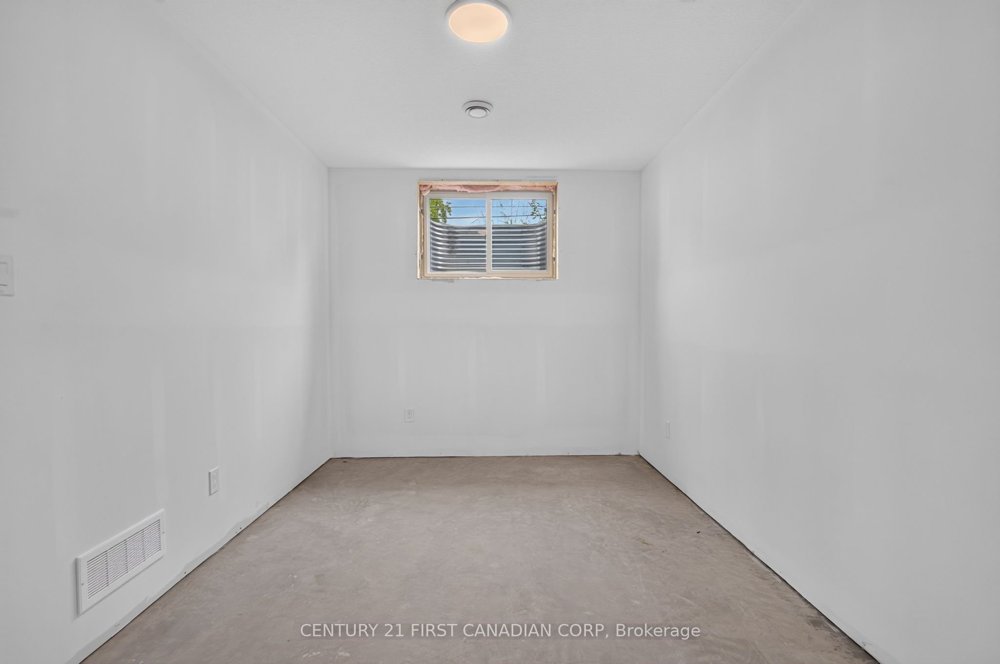 430 Head Street N 4 Property Photo 29