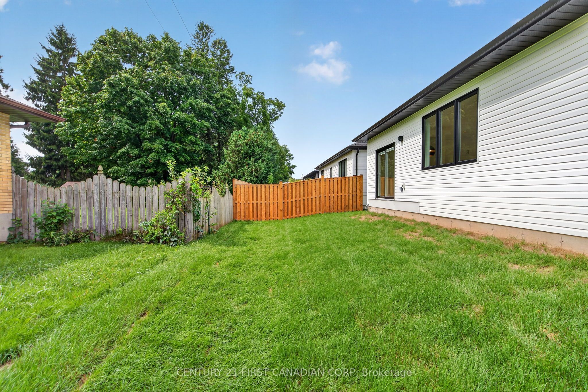 430 Head Street N 4 Property Photo 33