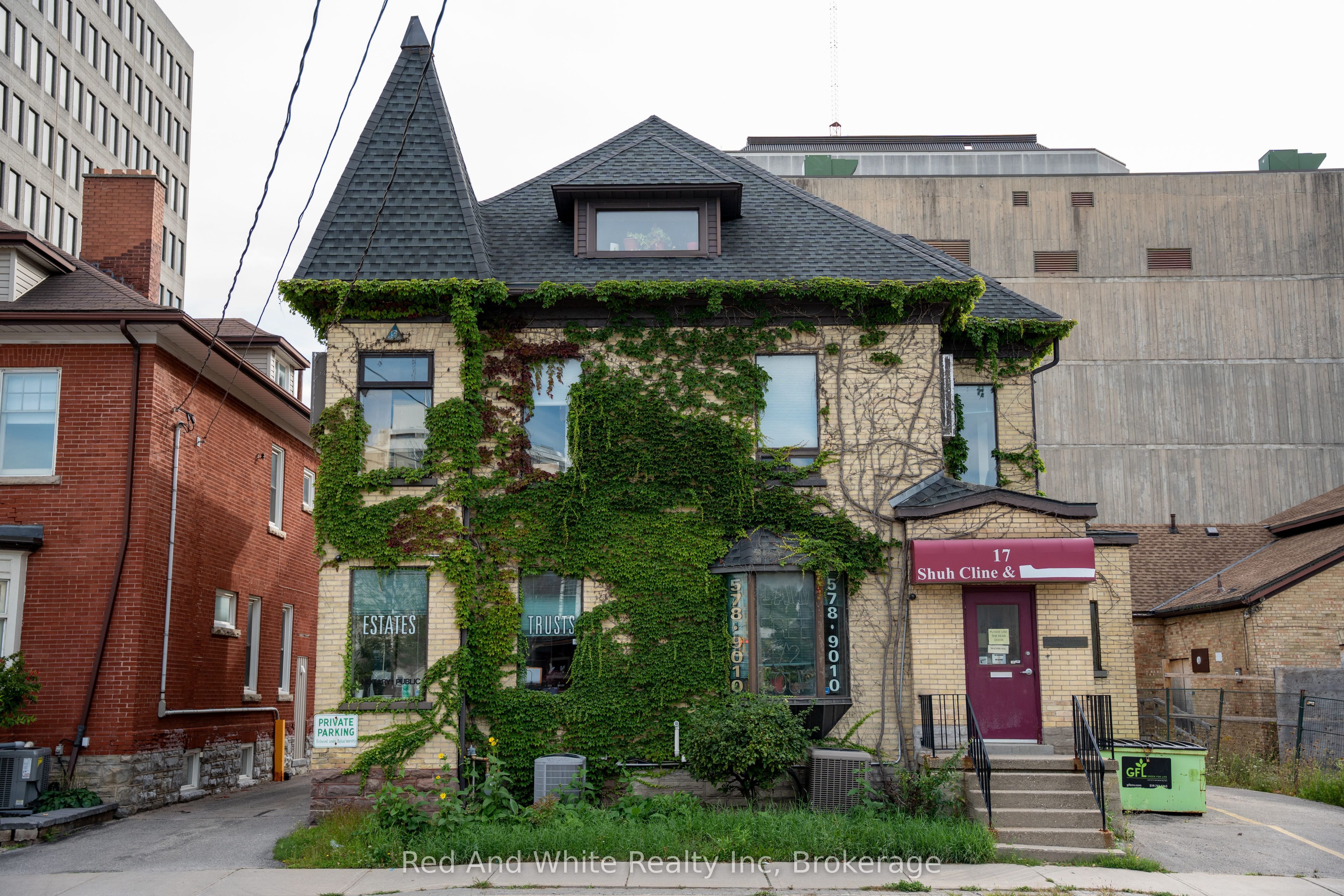 17 Weber Street W