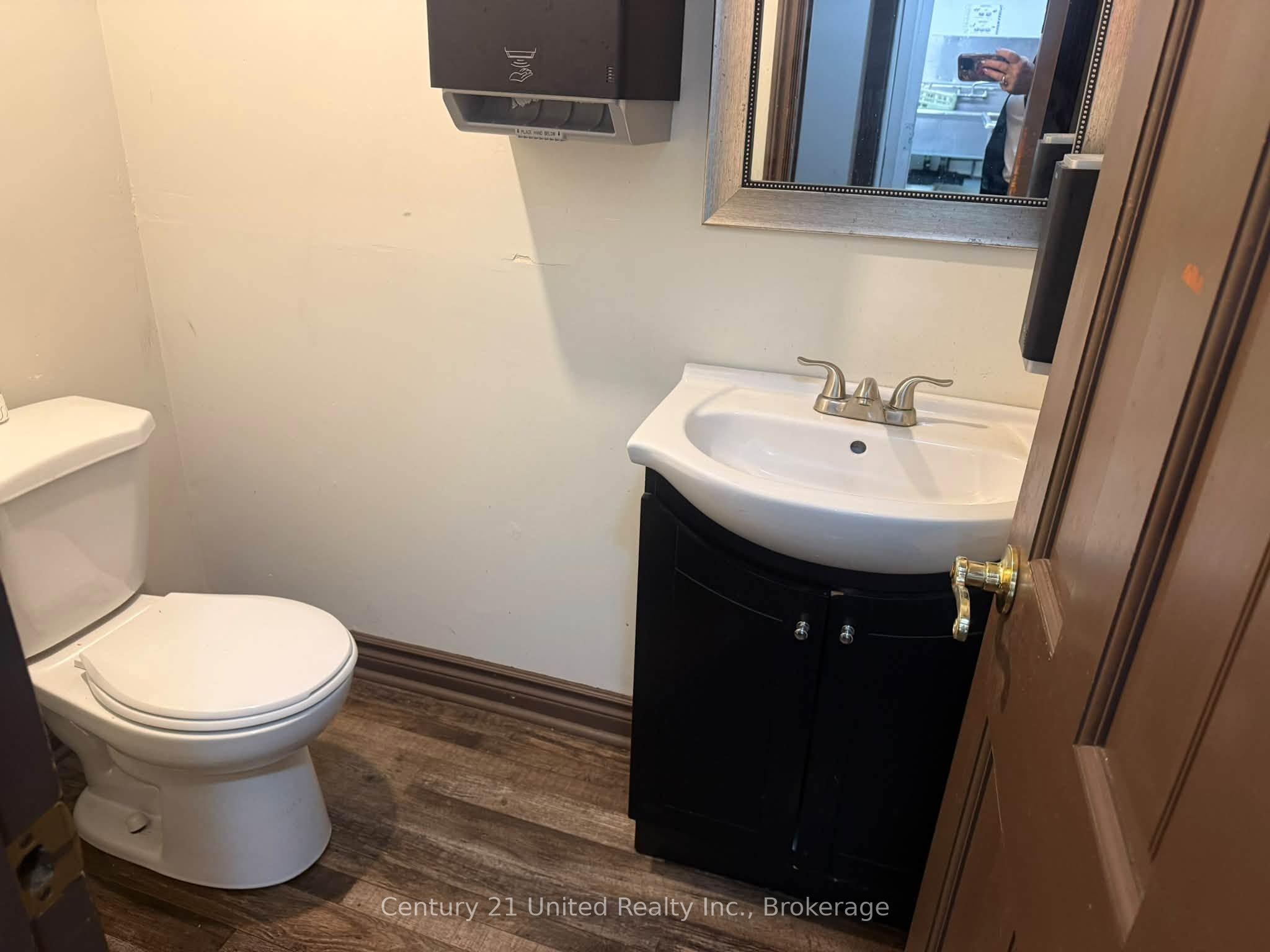 95 King Street W Property Photo 9