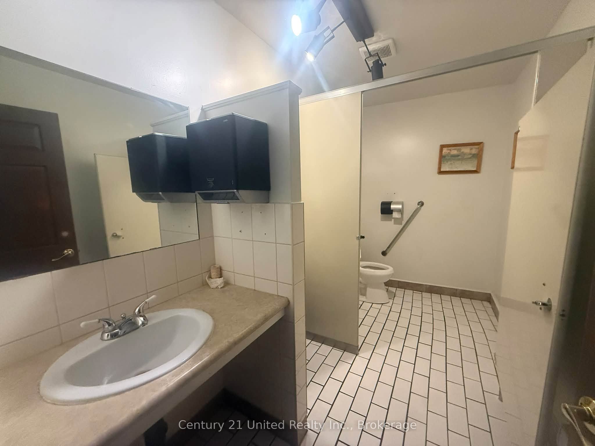 95 King Street W Property Photo 10