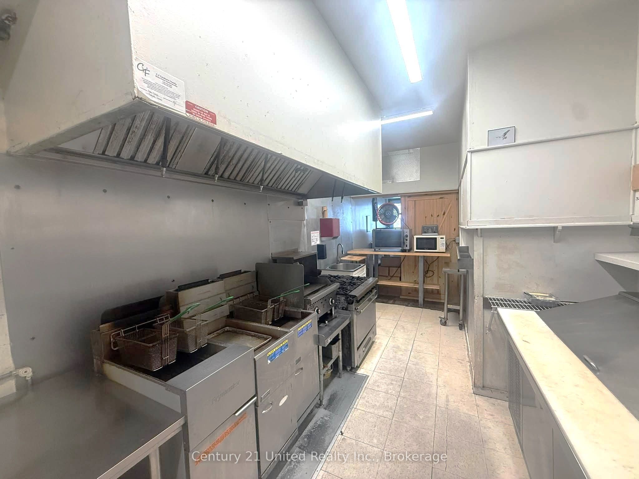 95 King Street W Property Photo 11
