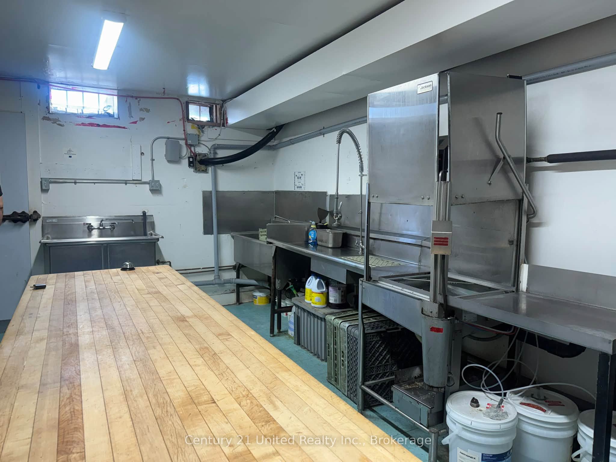 95 King Street W Property Photo 12