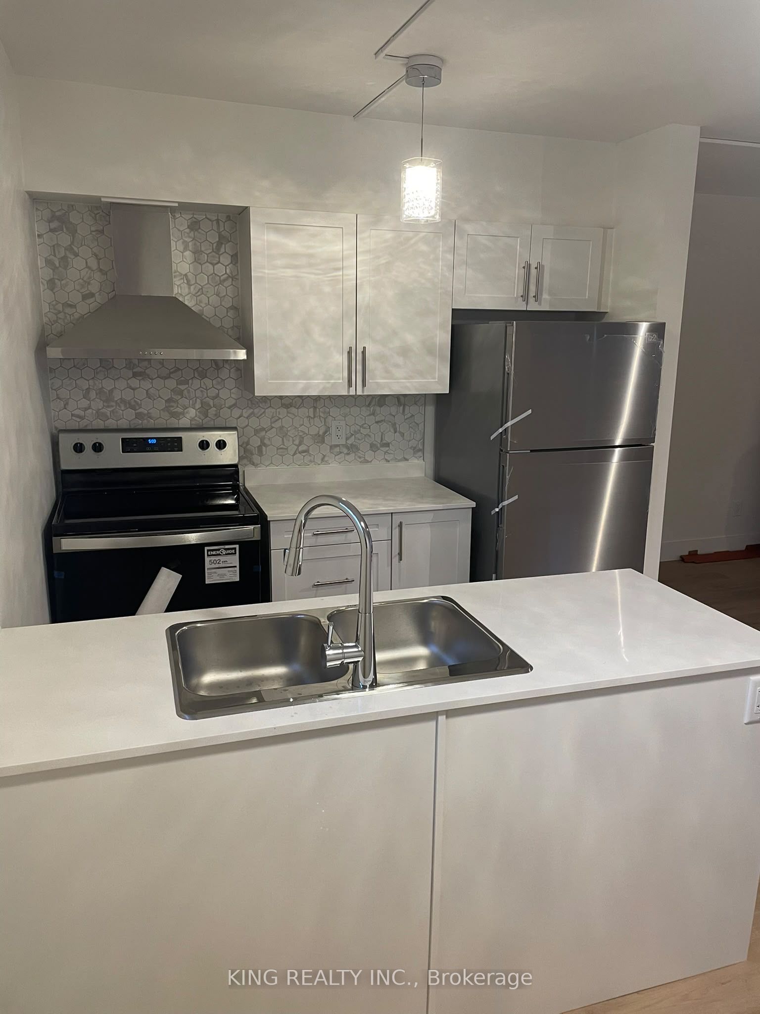 894 Adelaide Street N 102 Property Photo 8