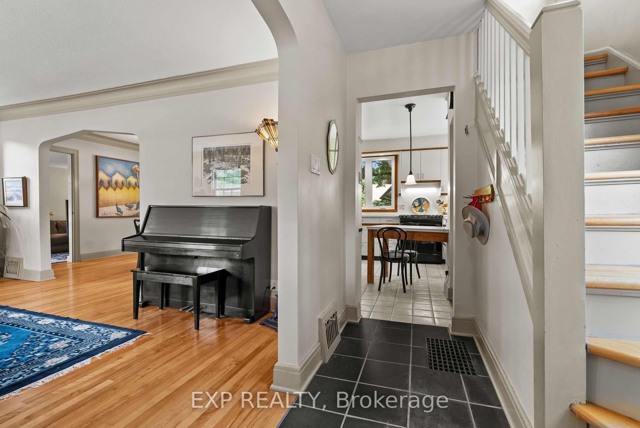 579 Broadview Avenue Property Photo 4