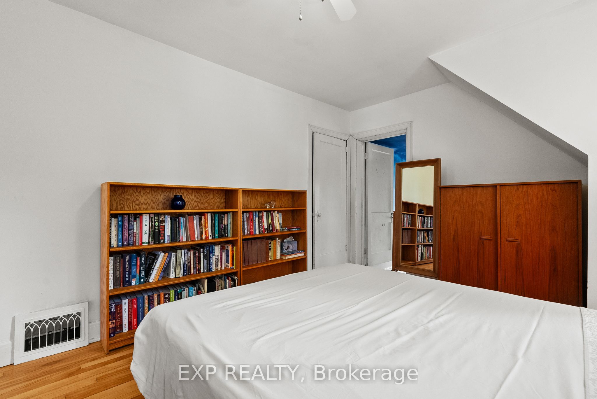 579 Broadview Avenue Property Photo 24