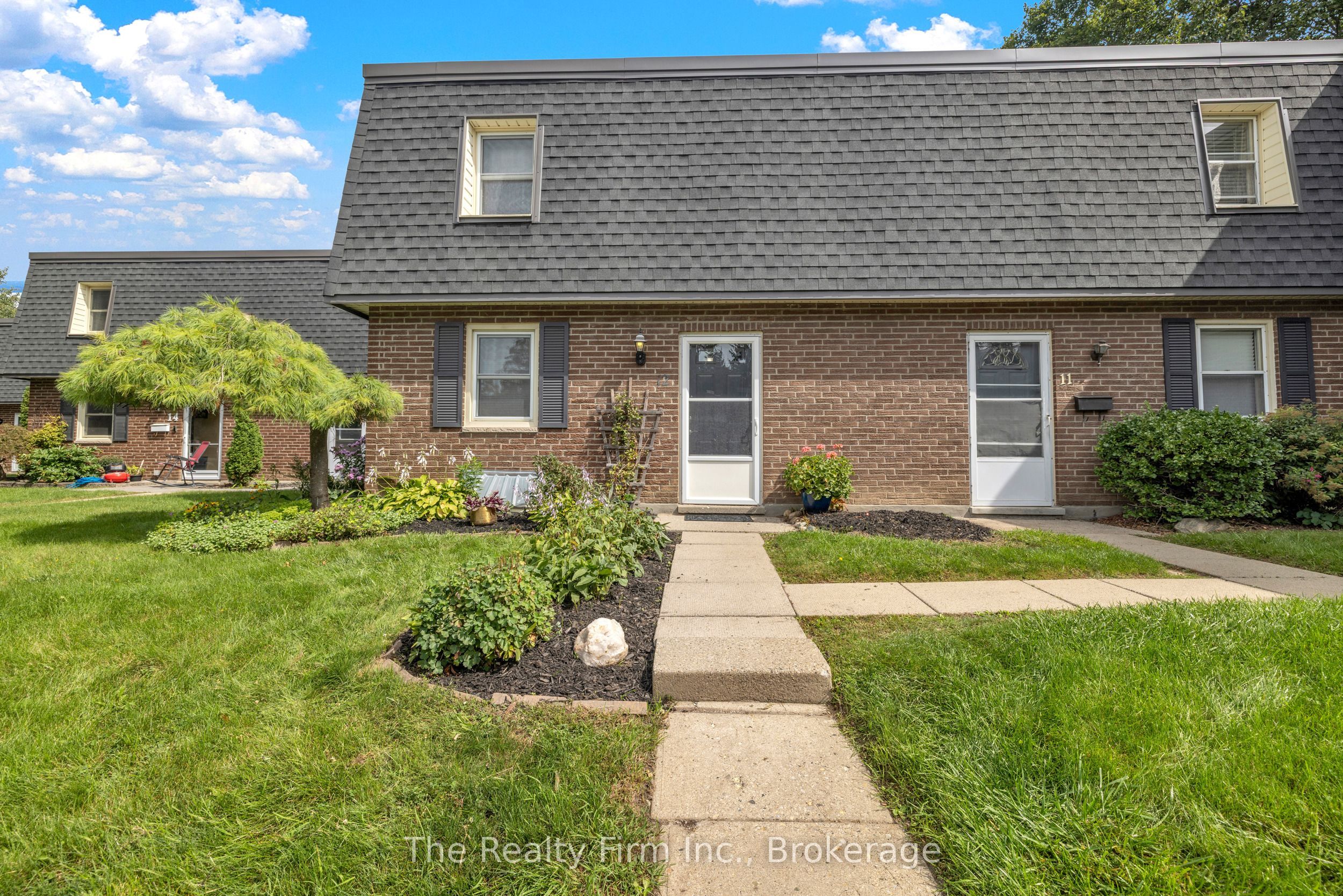 598 Durham Crescent 12