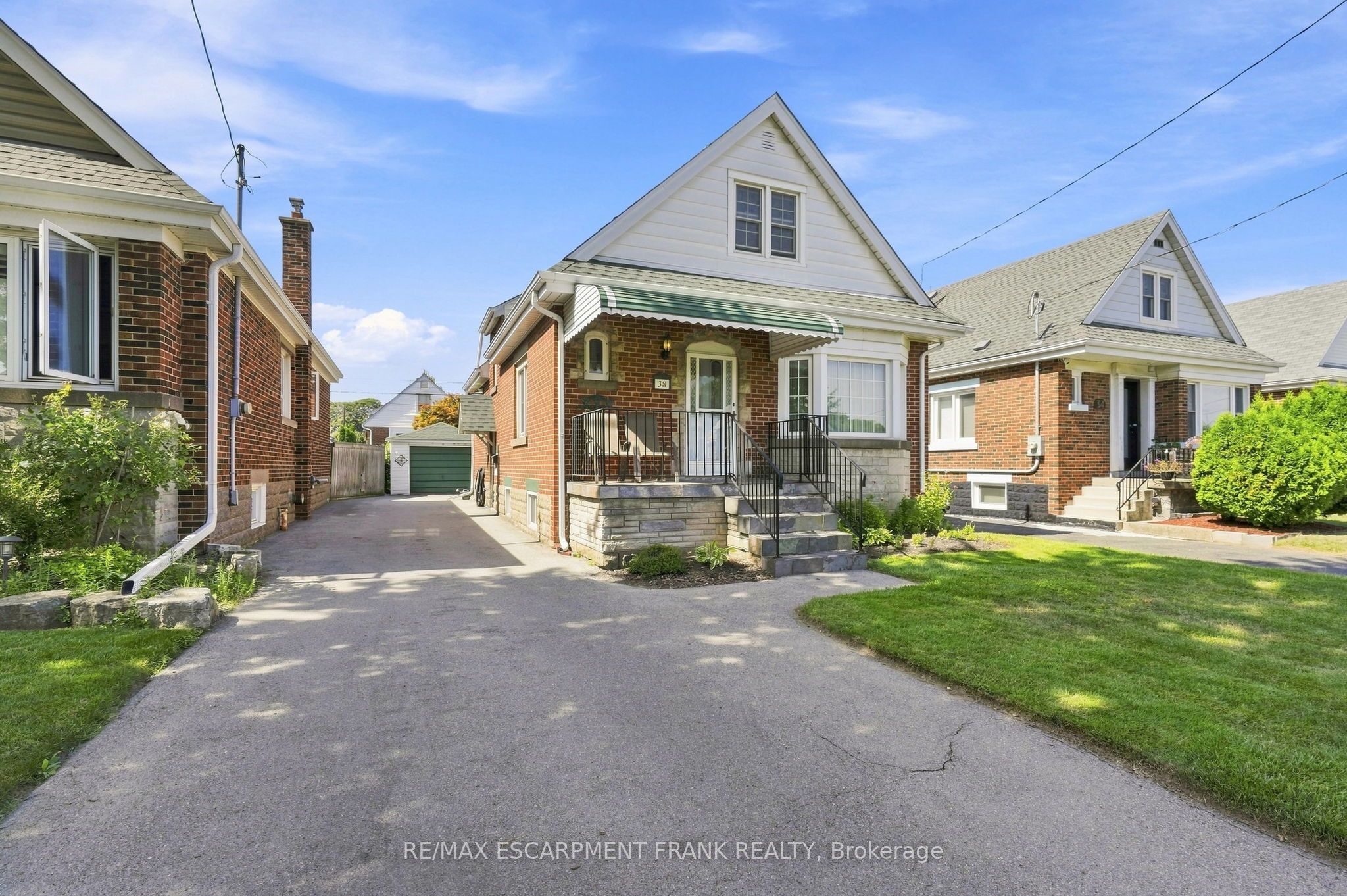 38 Garside Avenue S Property Photo 3