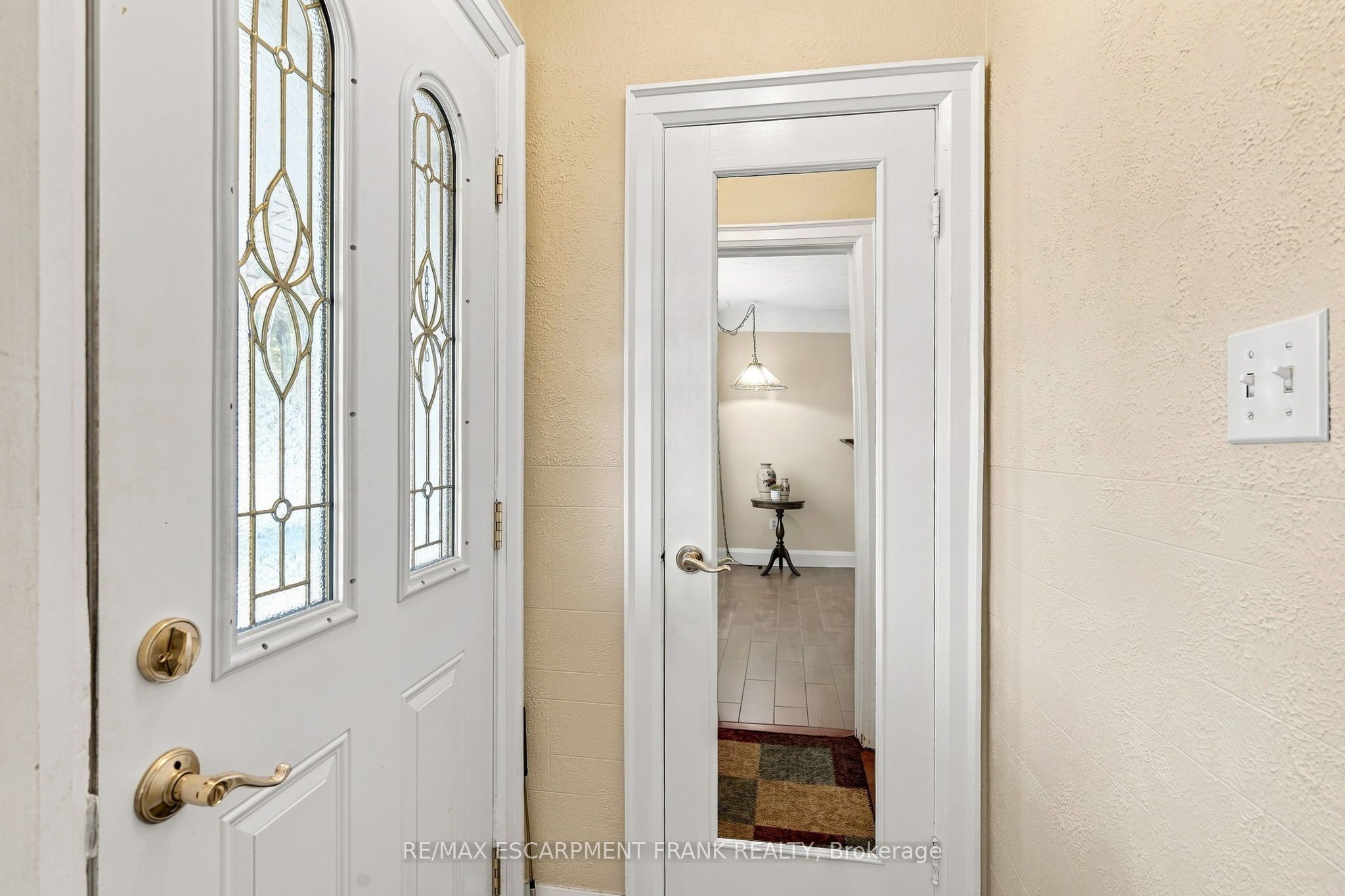 38 Garside Avenue S Property Photo 5