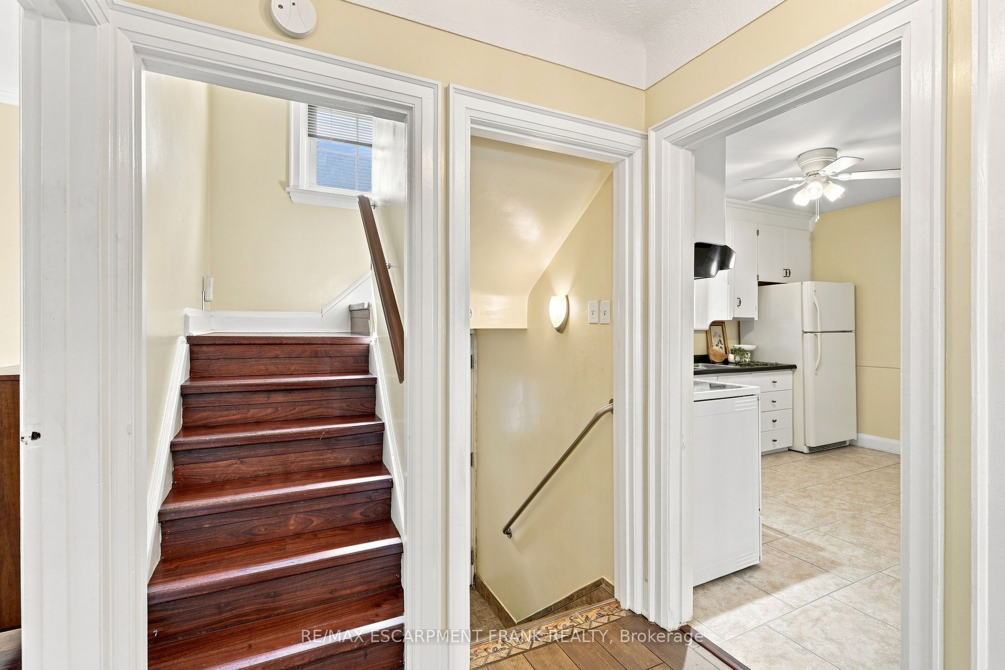 38 Garside Avenue S Property Photo 11