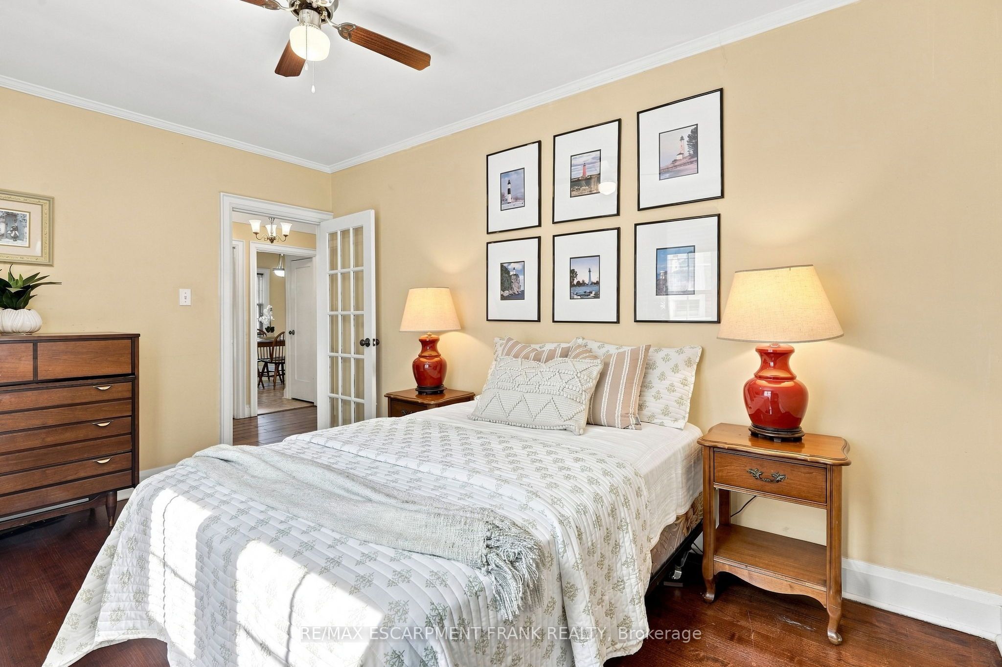 38 Garside Avenue S Property Photo 14
