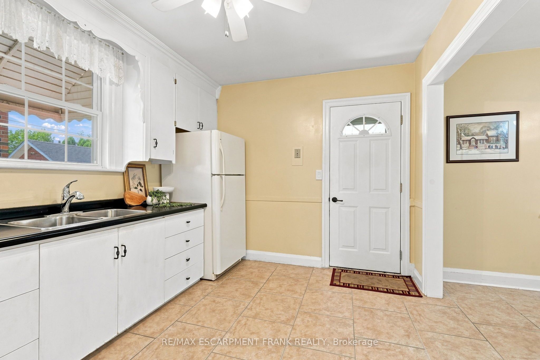 38 Garside Avenue S Property Photo 21
