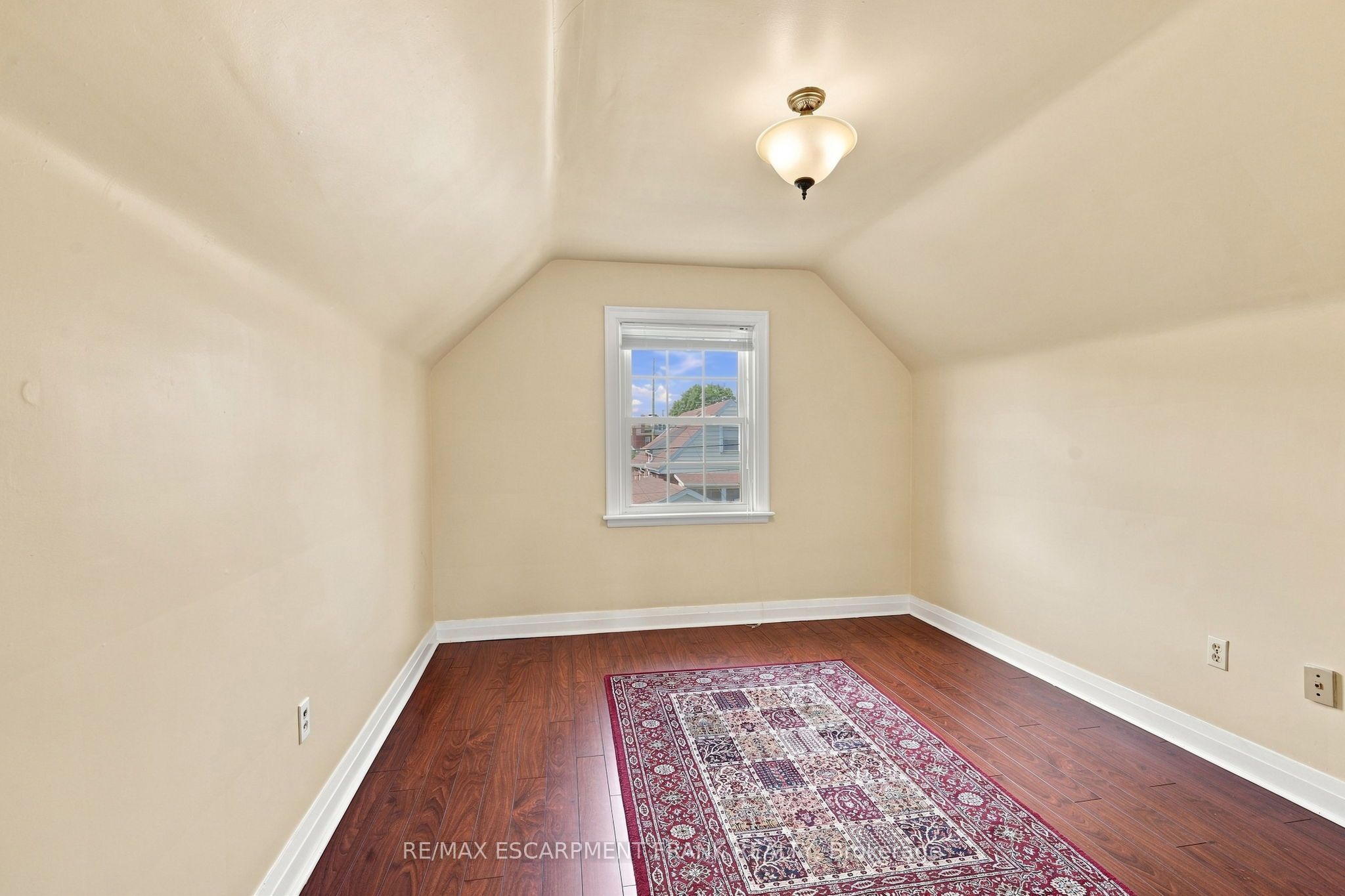 38 Garside Avenue S Property Photo 29