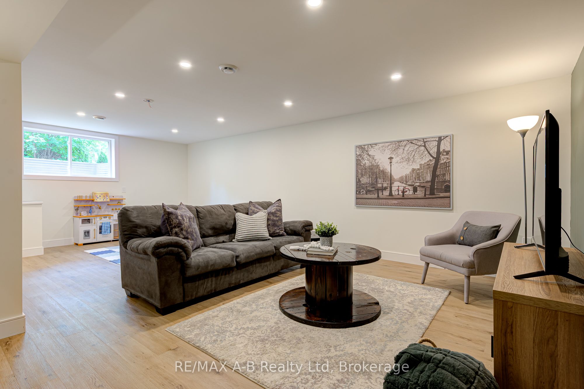 261 Albert Street Property Photo 43