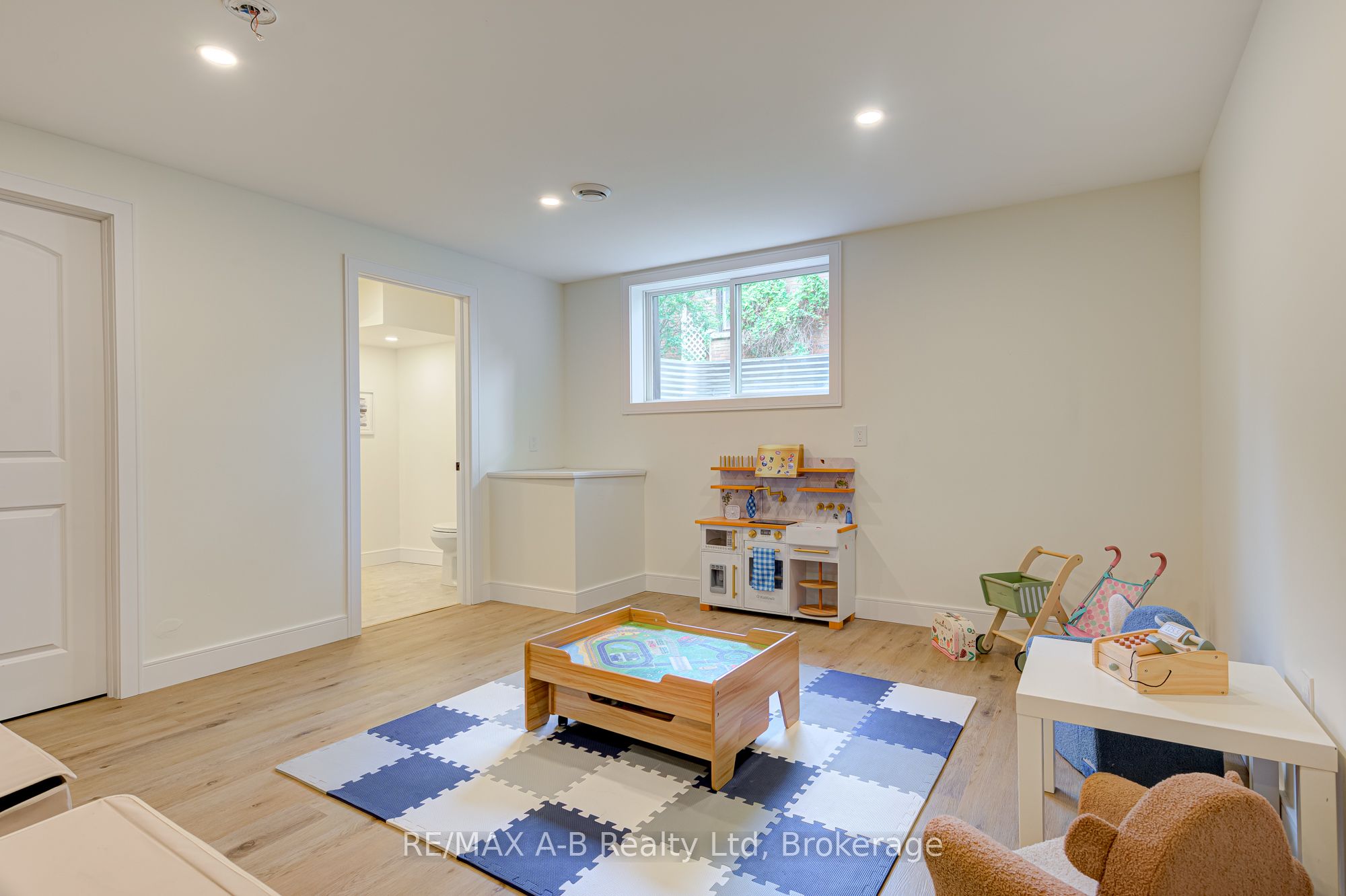 261 Albert Street Property Photo 44