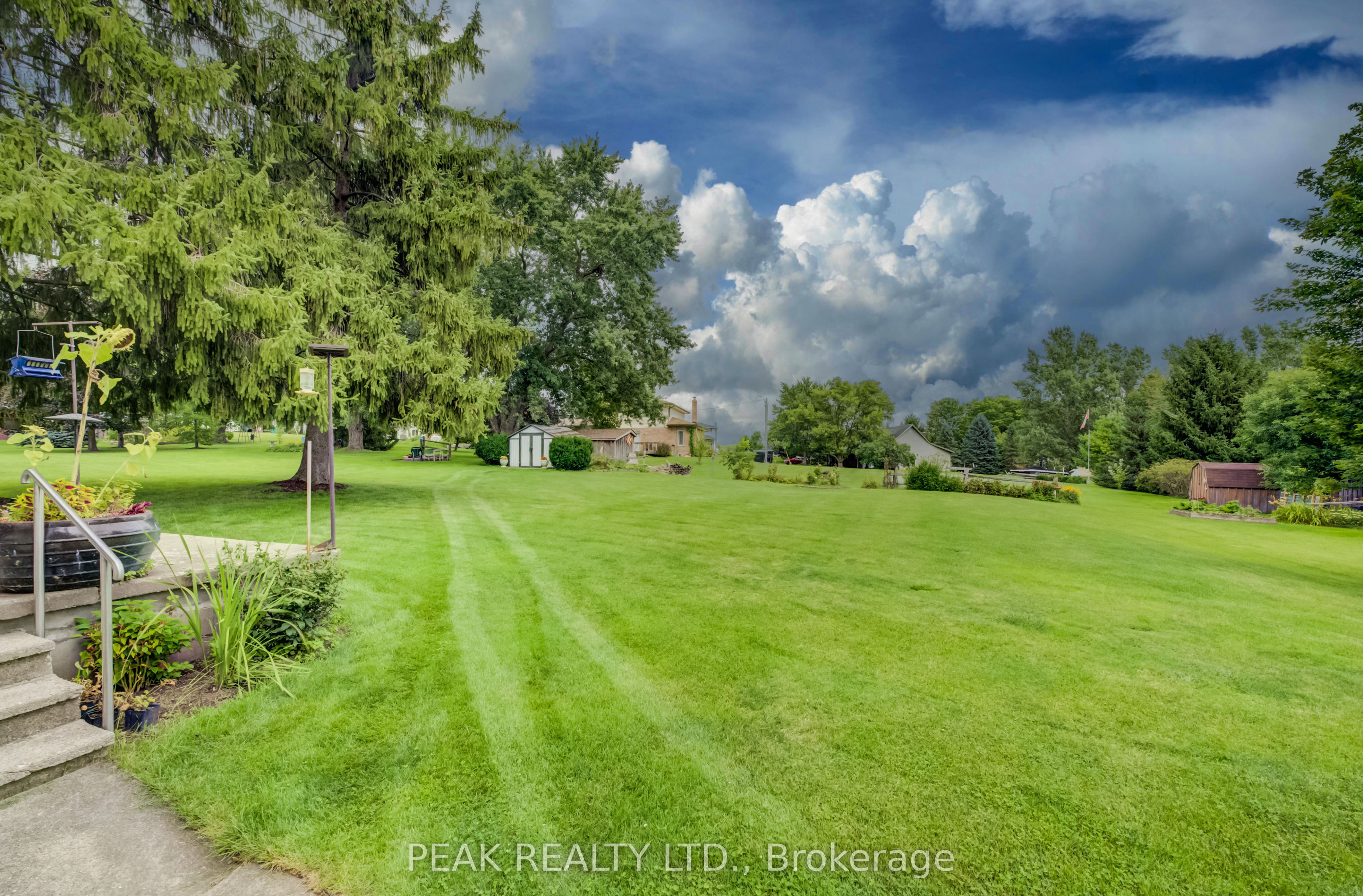 5465 King Street Property Photo 2