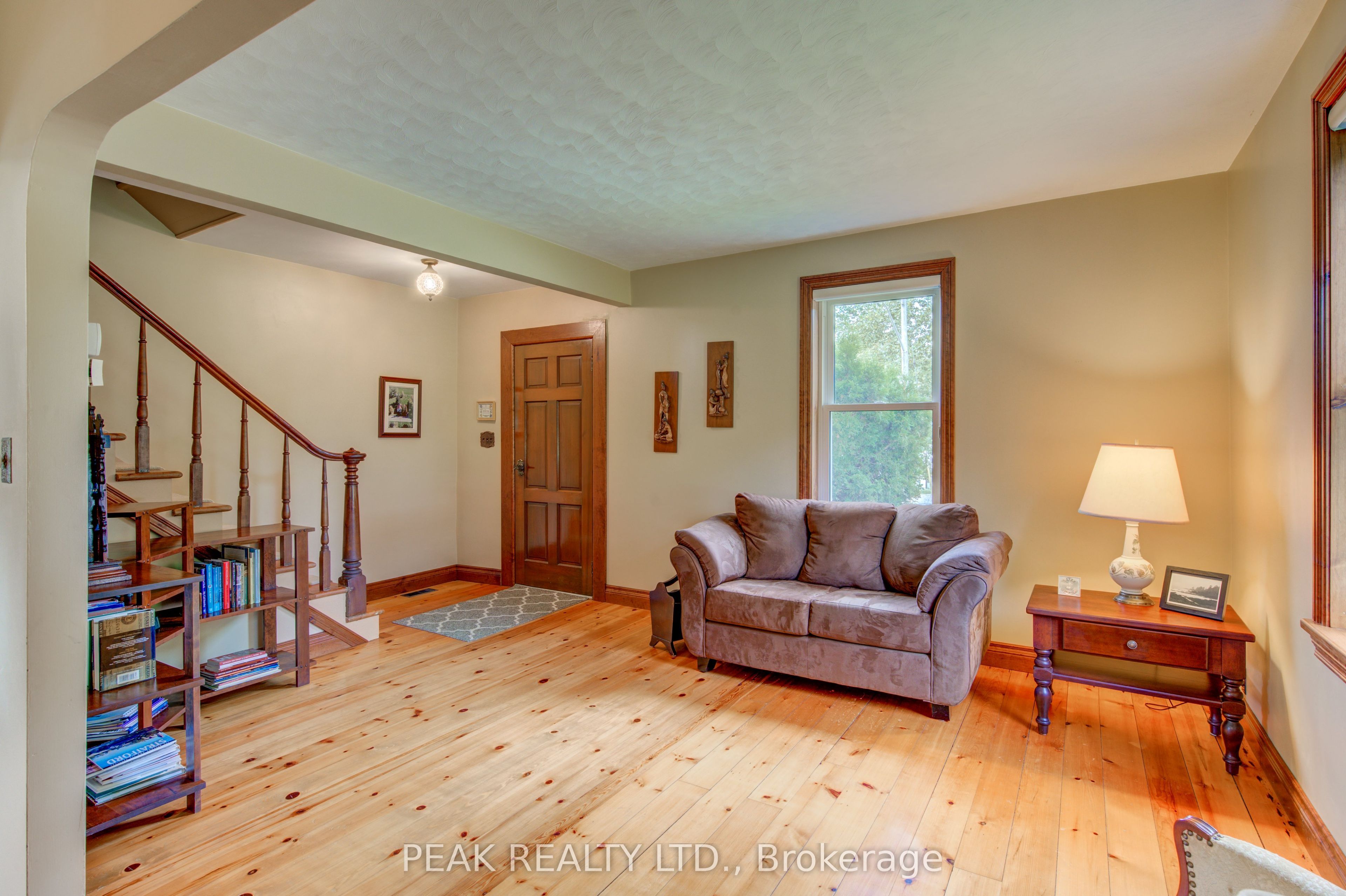 5465 King Street Property Photo 8