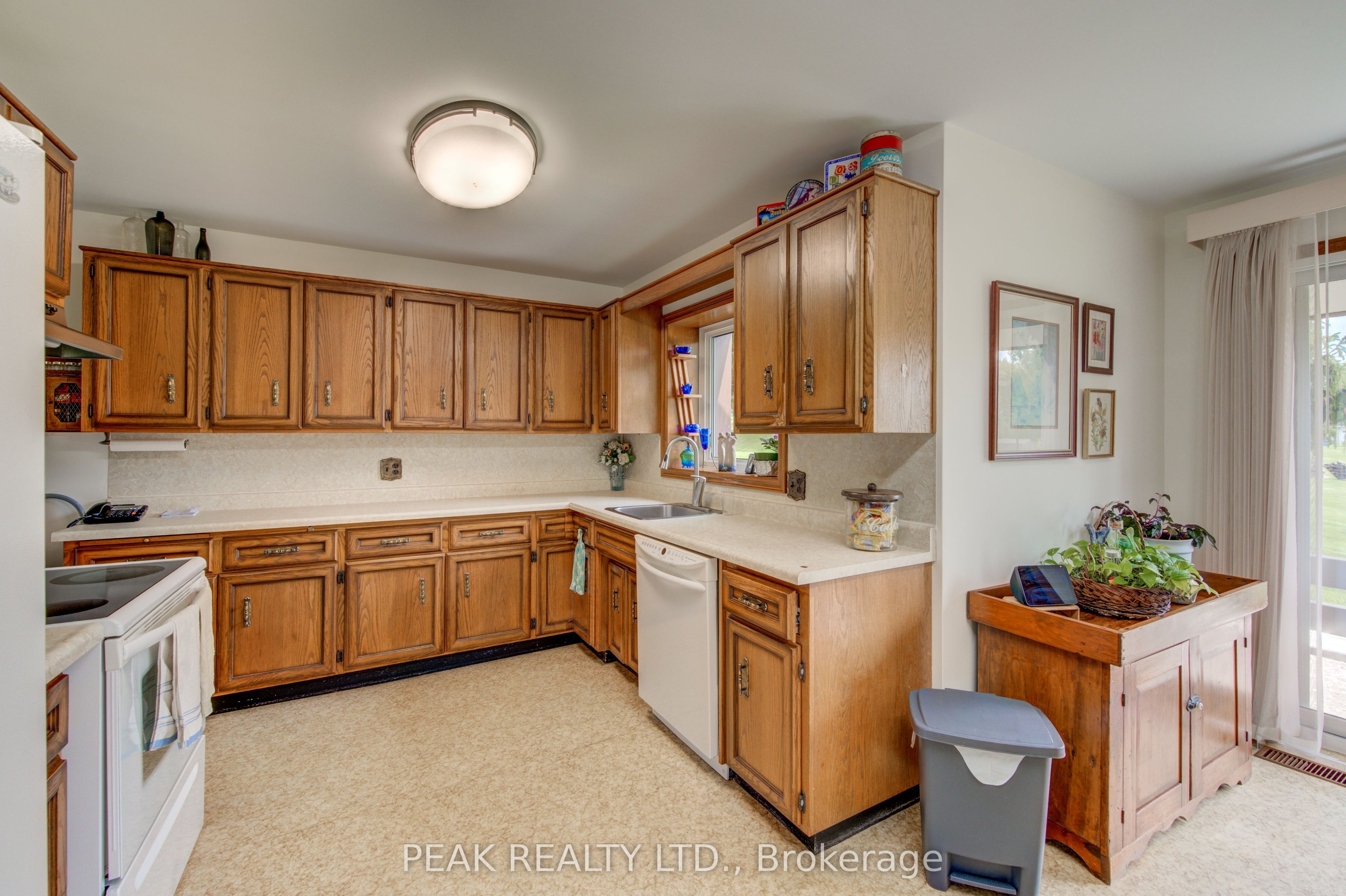 5465 King Street Property Photo 18