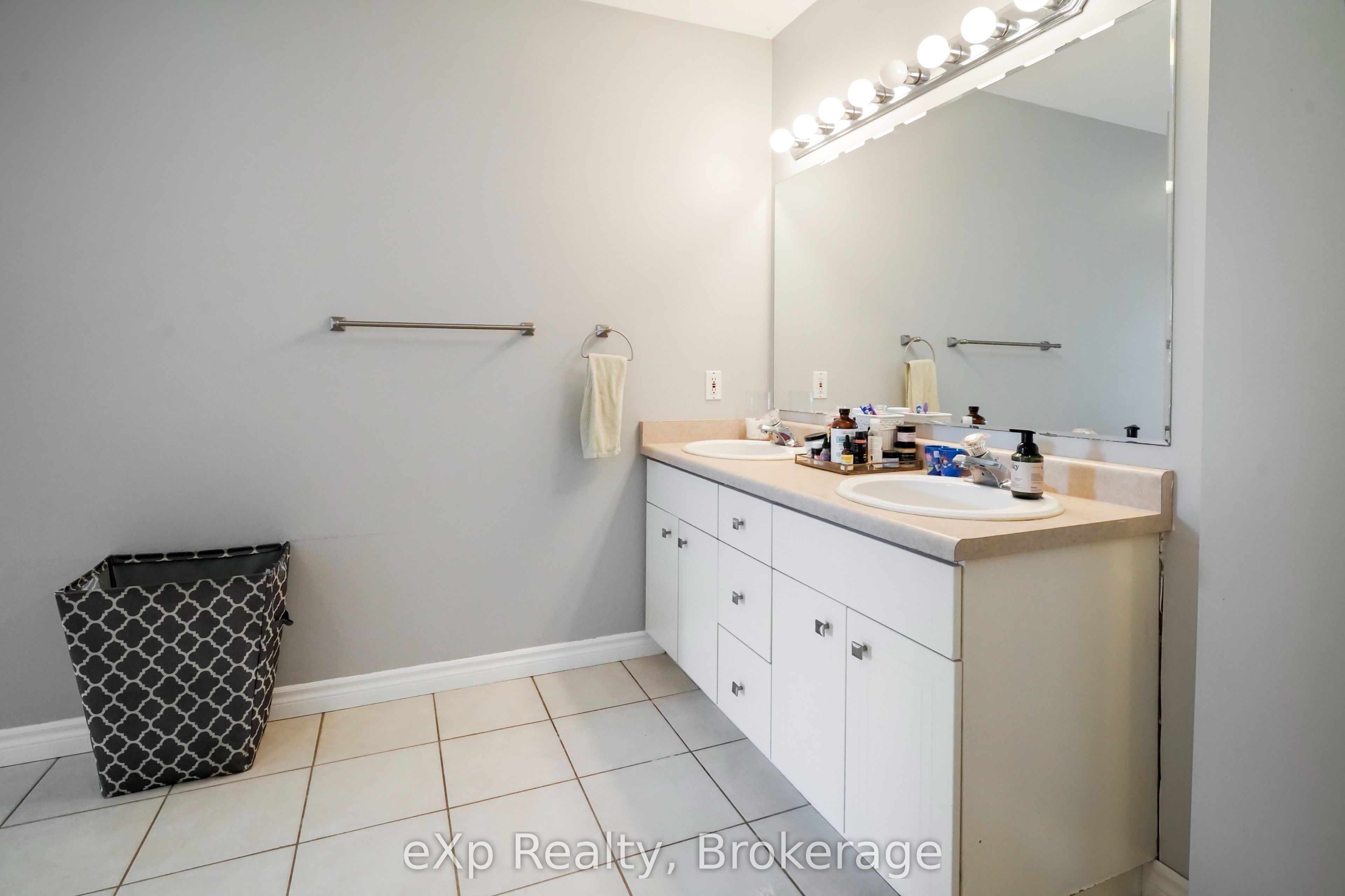 29 Maple Street Property Photo 38
