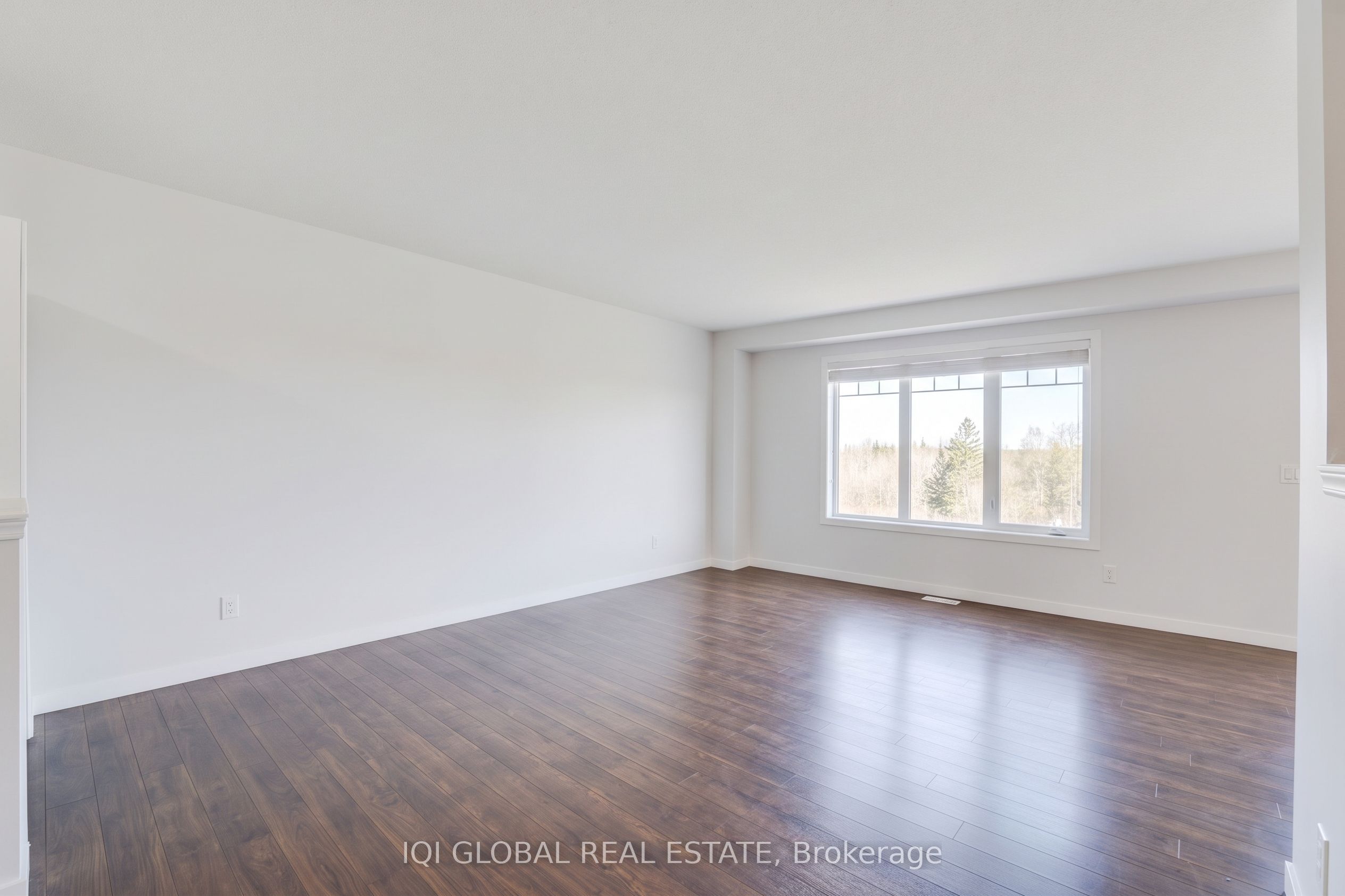 94 N Foxglove Crescent N Property Photo 10