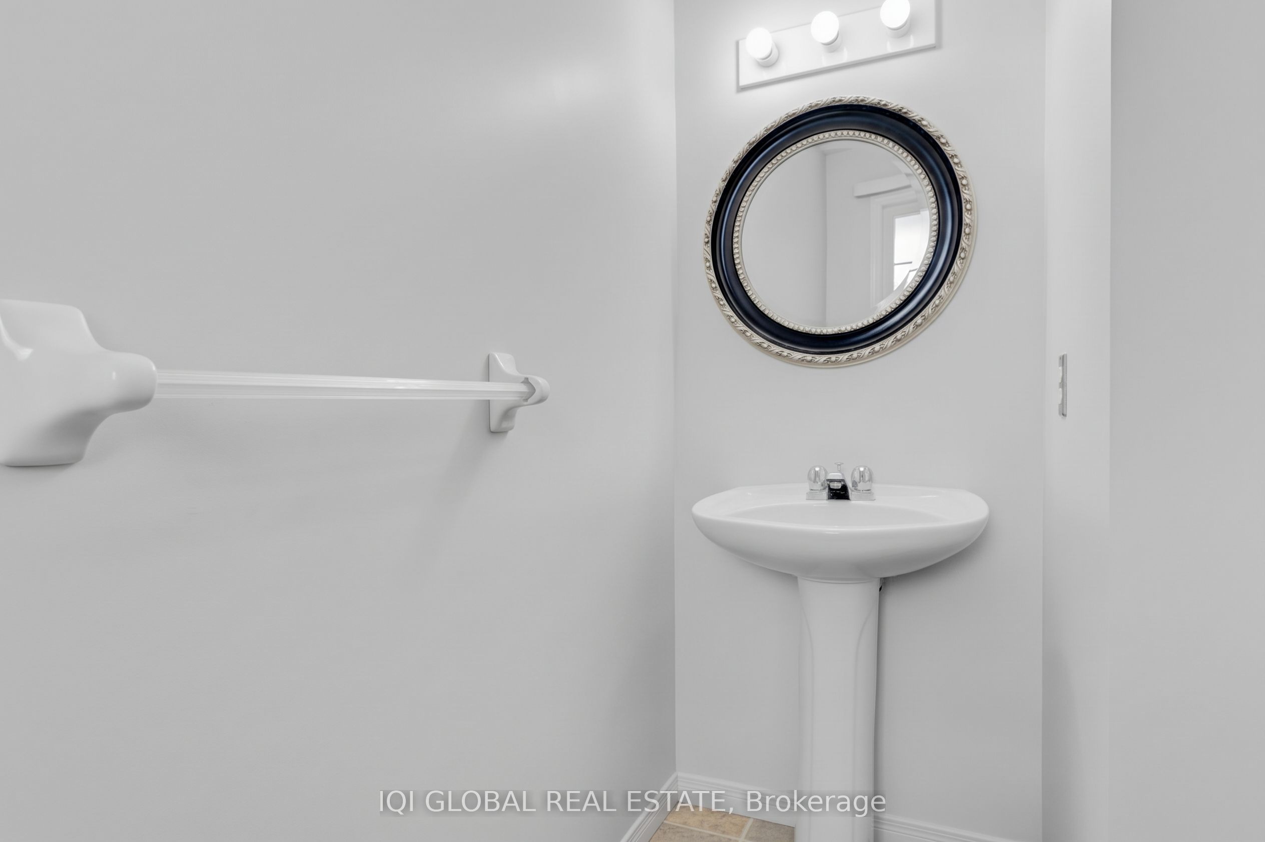 94 N Foxglove Crescent N Property Photo 19