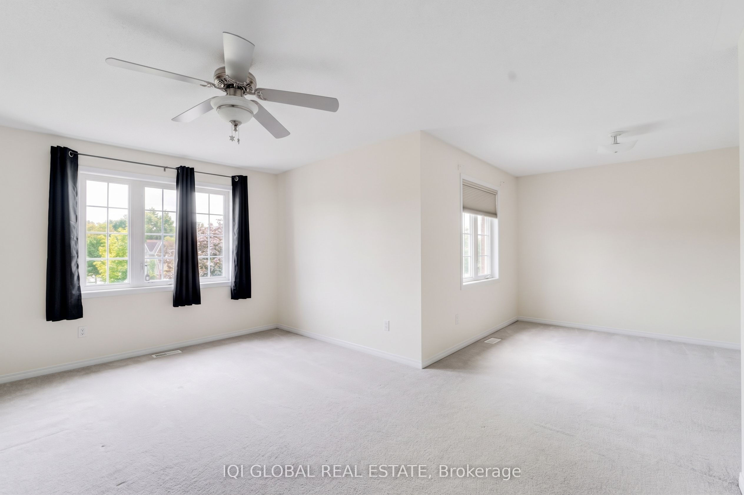 94 N Foxglove Crescent N Property Photo 23
